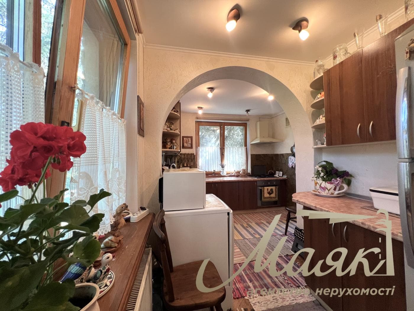 Продаж 3-х поверхового будинку 380м2, Крушинка