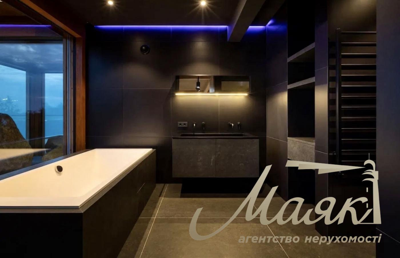 Продаж будинку Джеймса Бонда