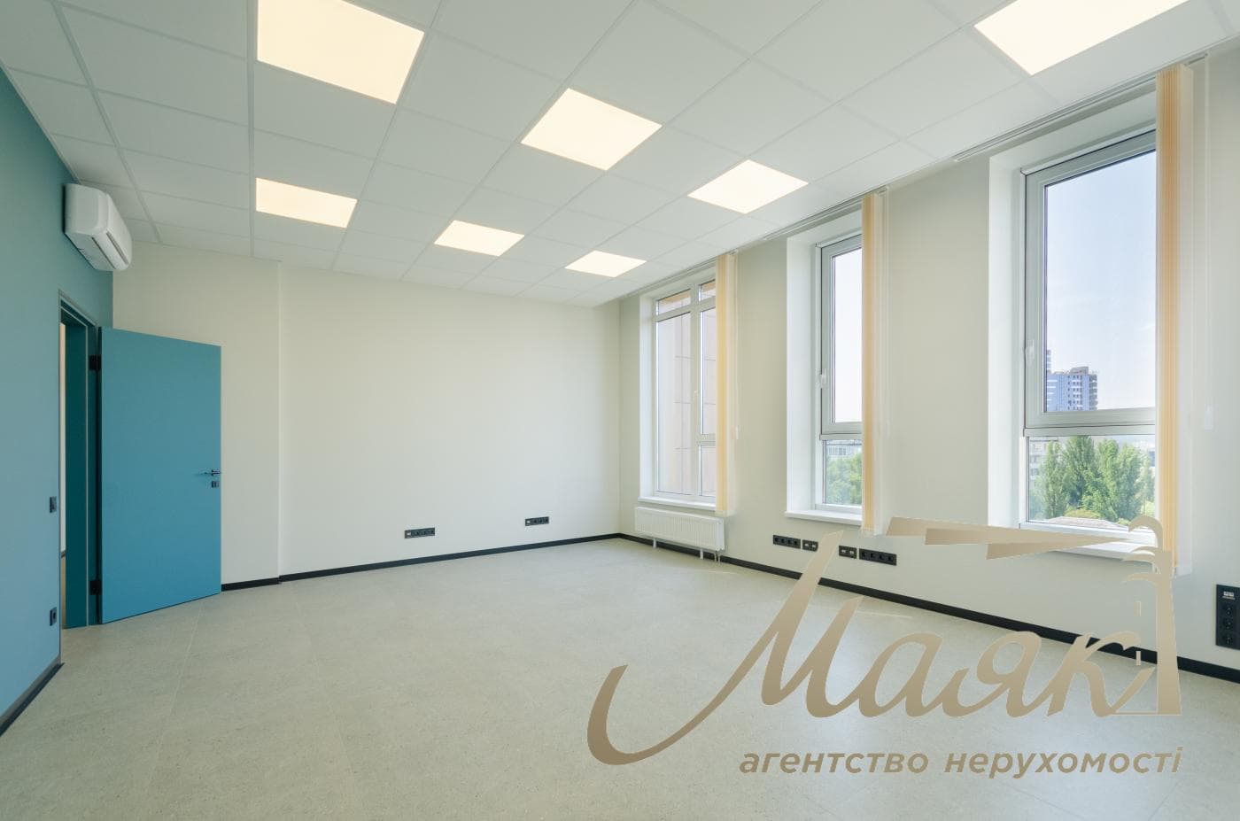 150 m² office space for rent in the Richmond residential complex, 26 McKenna Street; equipped with an inverter.