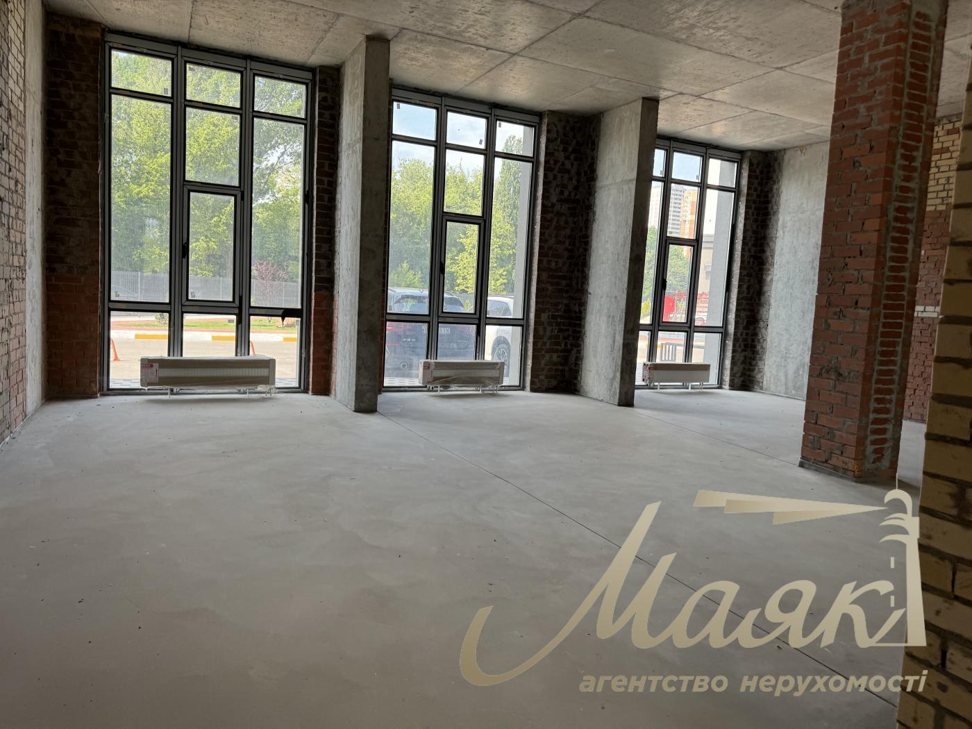 Rent of façade premises of 388 m² in the residential complex "Suchasny Kvartal", Otradny, Solomyansky district.