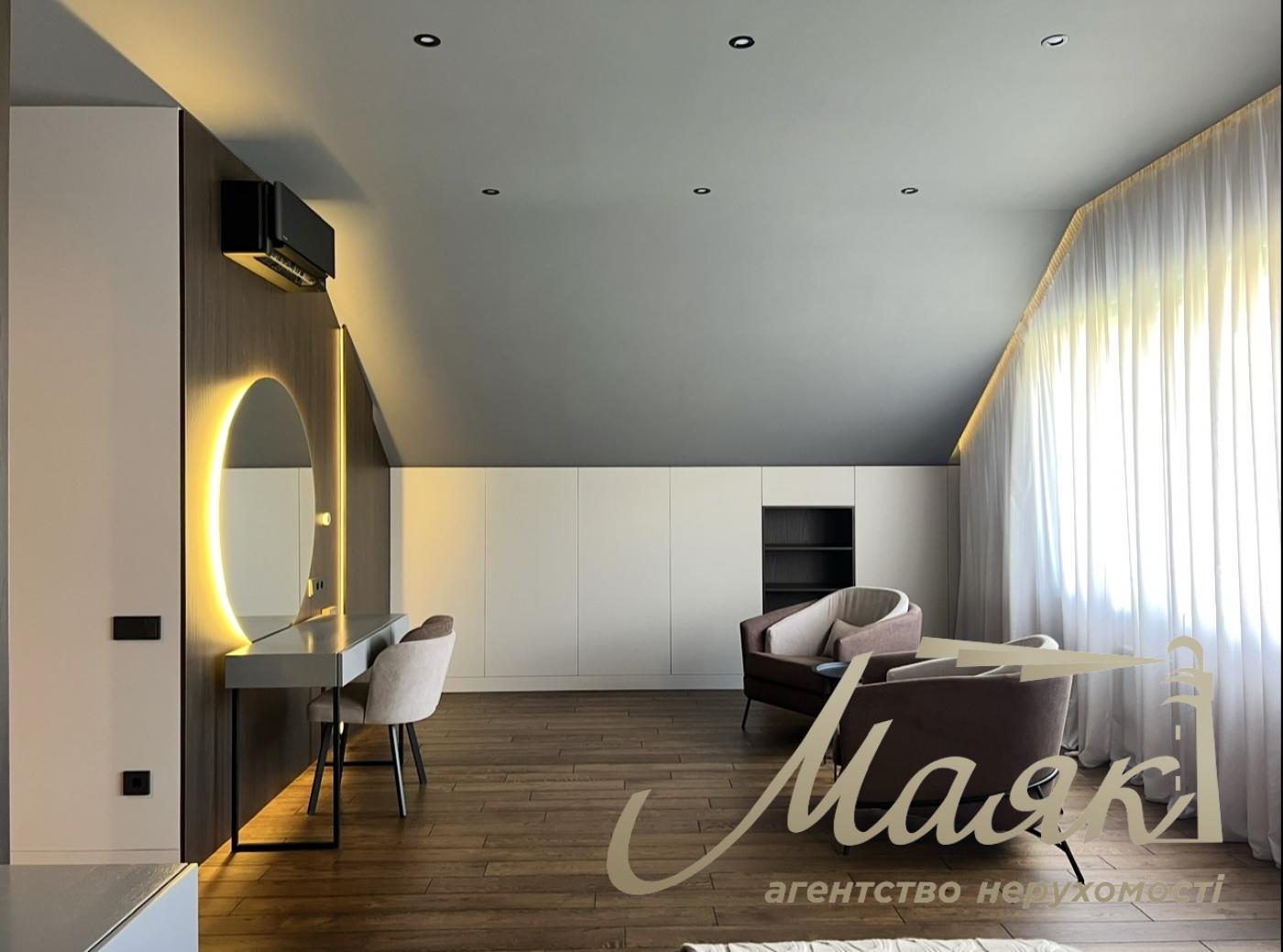 House for sale with designer renovation 356m2 in Ivankovichi