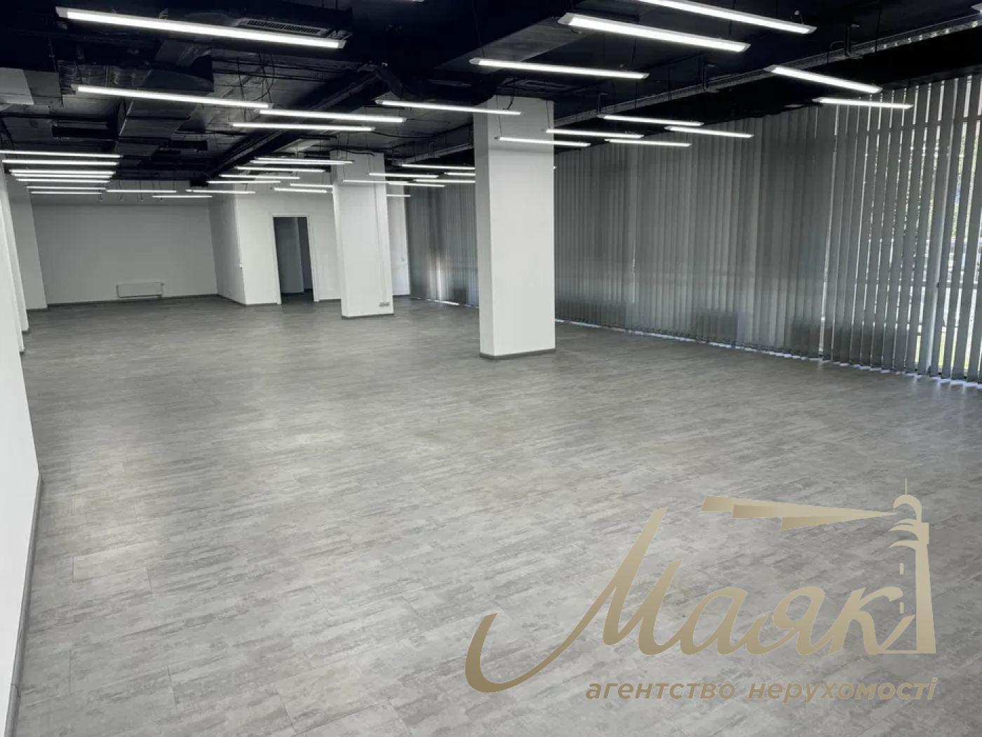 Office for rent 250m2 in Gloria Business Center, Nivki metro station