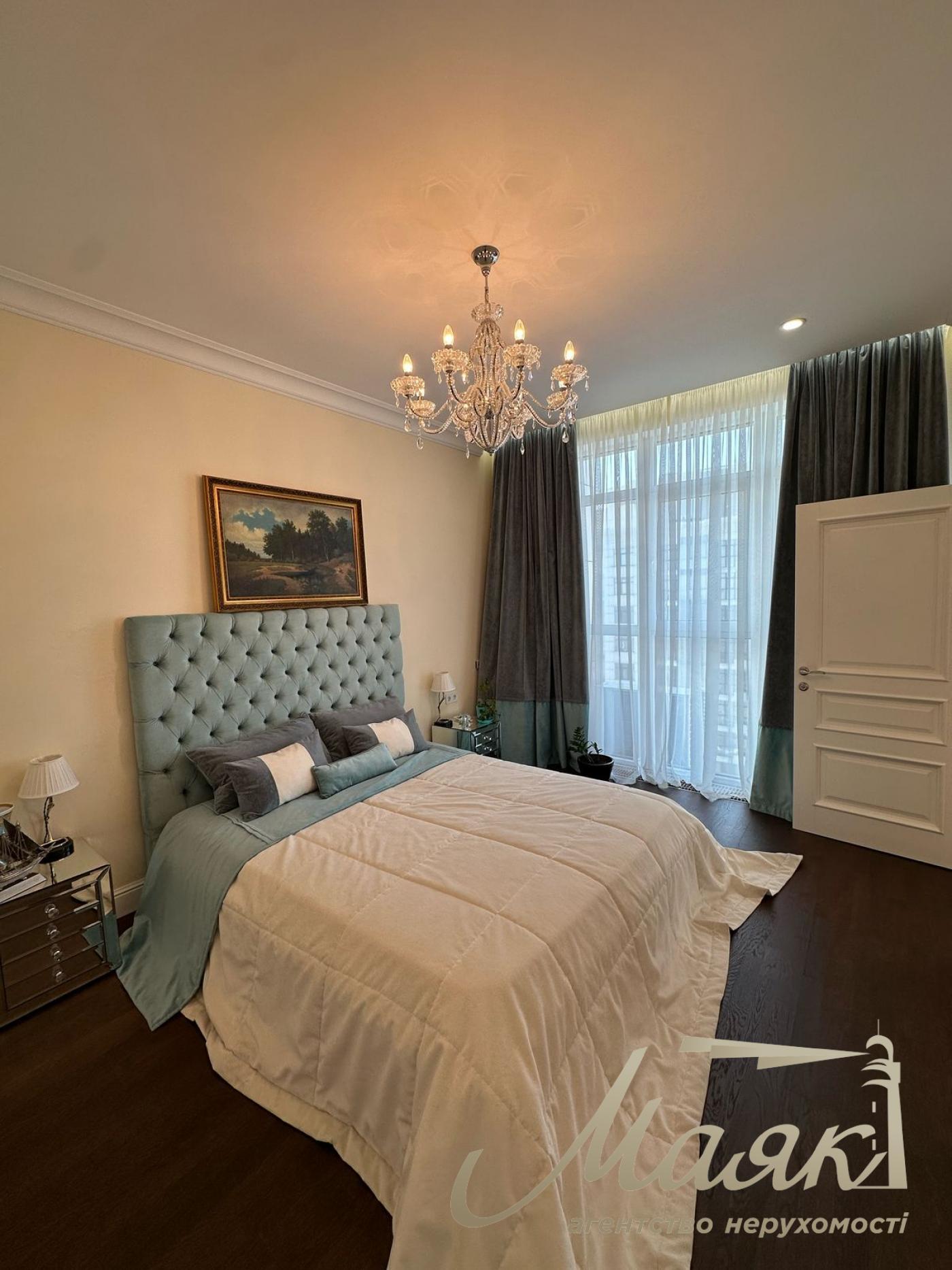 Sale of apartment 156m2 in residential complex Novopecherskie Lipki, Andreya Verkhoglyada st., Pechersk, Kyiv