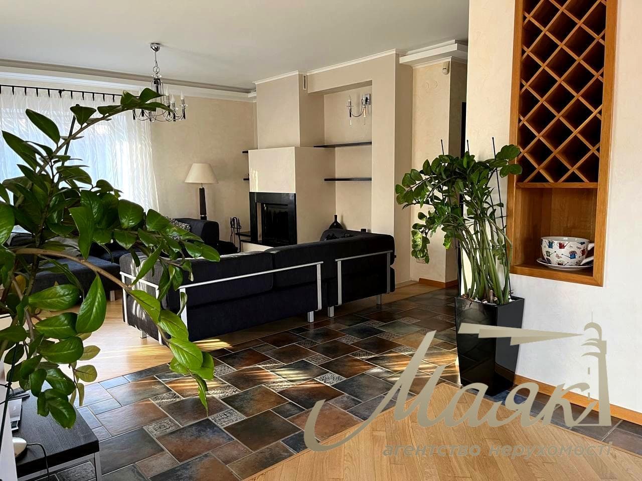 Продаж стильного будинку з панорамним видом на Лісники, 266 м², 10 соток, Лісова вул., 1