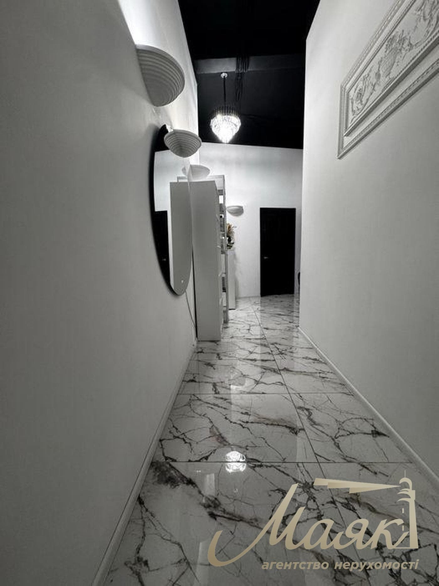 Продажа фасадного помещения 67 м² с действующим арендатором, пер. Михайловский, метро Майдан Независимости
