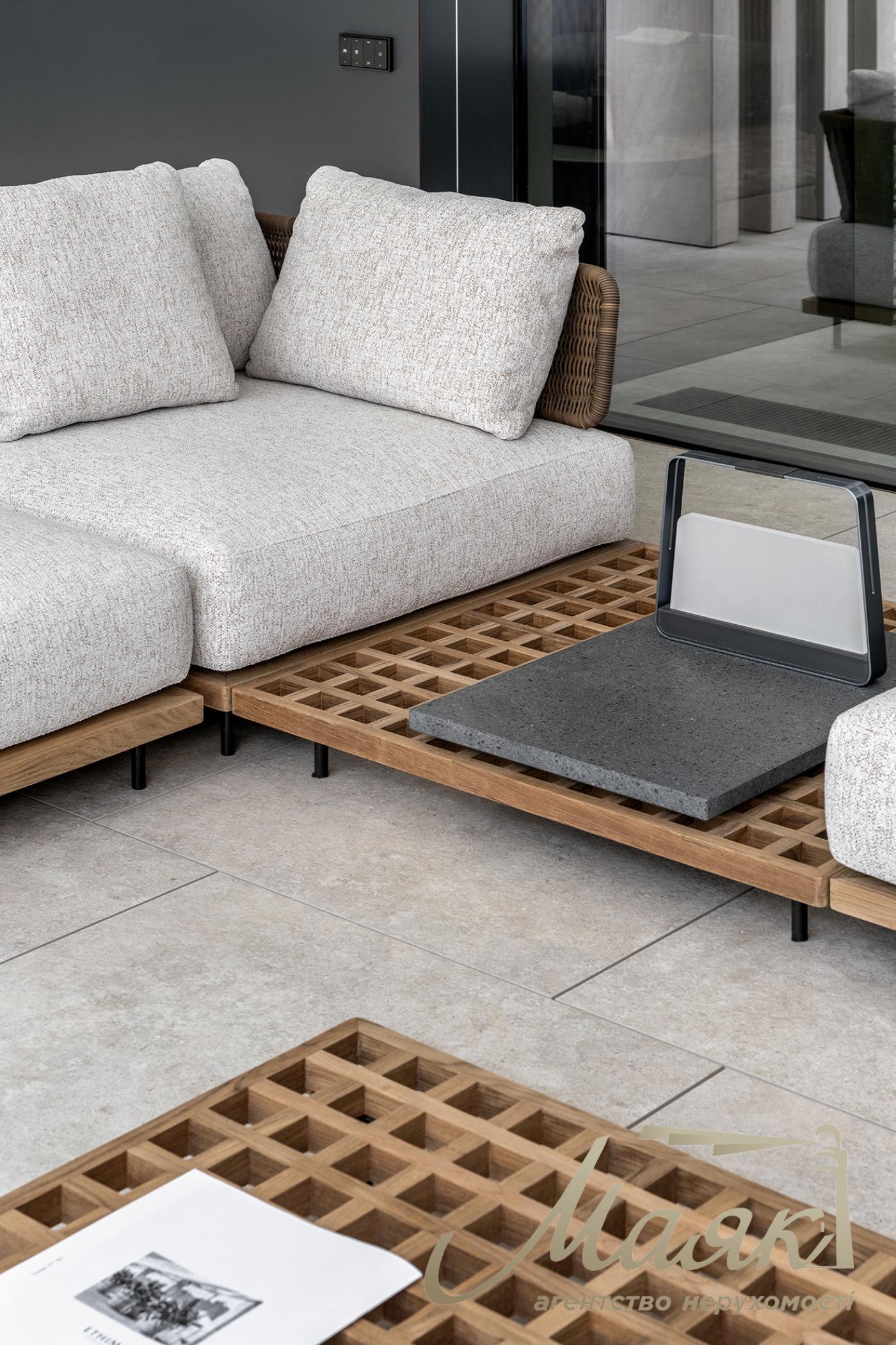 Продажа дома, 305 м2 с бассейном, участок 11 соток, Плюты