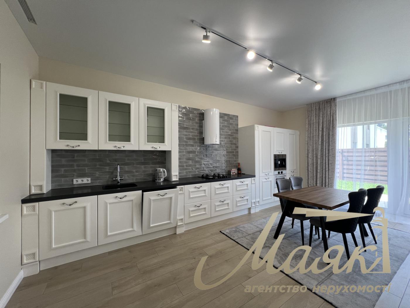 Rent 3-storey duplex 270m2, Kozin