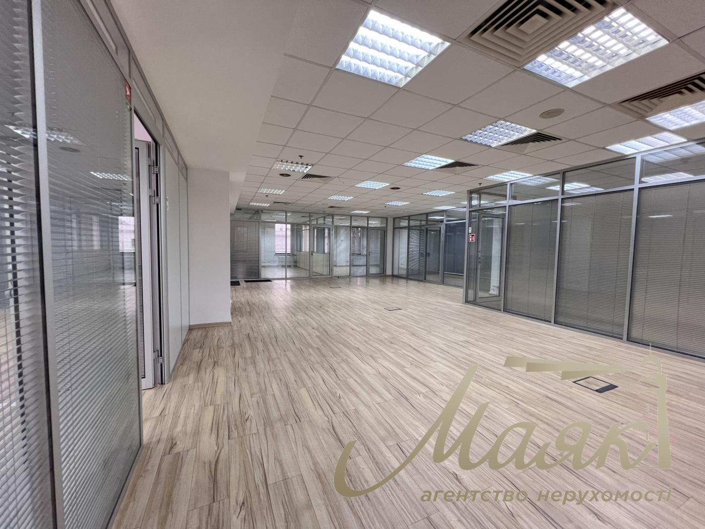 Оренда офісу 285 кв.м. в БЦ Леонардо вул.Богдана Хмельницького 52/17