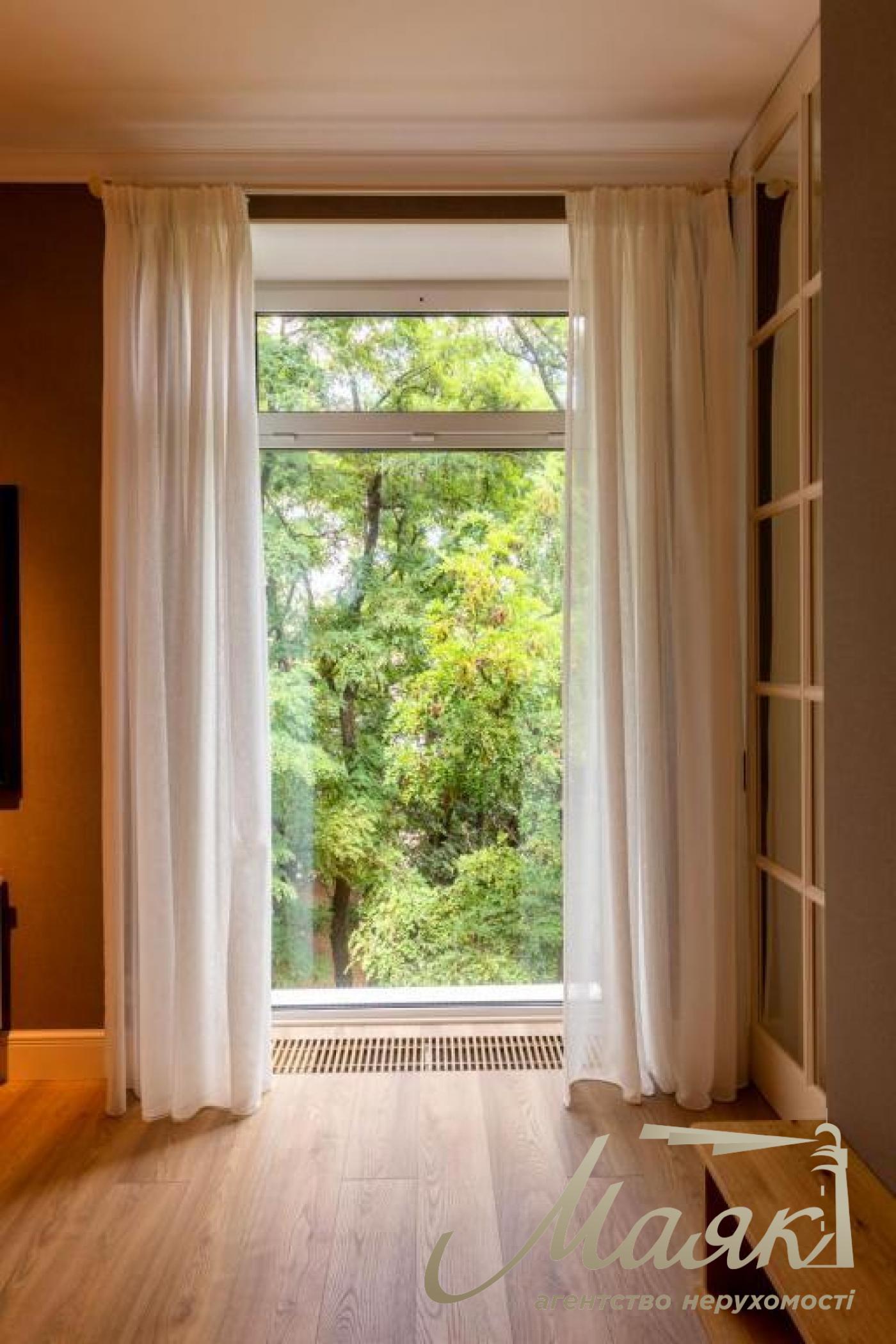 Оренда 3-к квартири вул. Лаврська, Печерськ, історичний центр Києва, сталінка