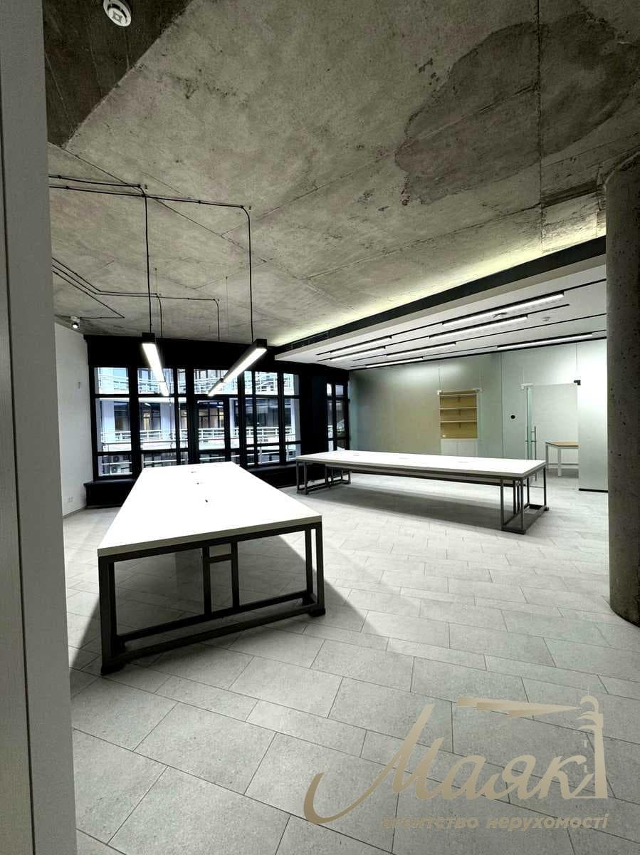 Modern office space (180 m²) for rent in the "Volna" Business Center, 36D Konovaltsa St.