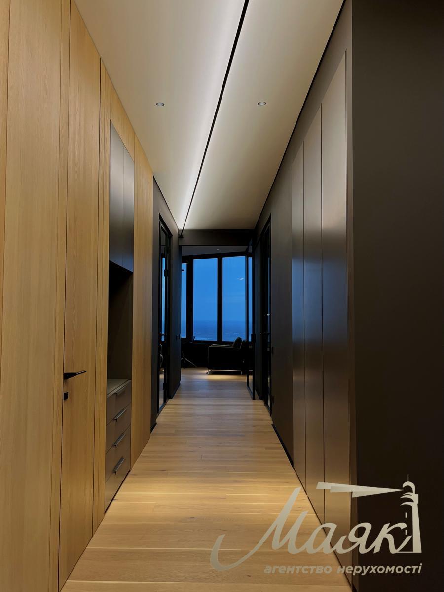 Продаж офісу преміум-класу 162 м² у БЦ Carnegie Tower, Київ