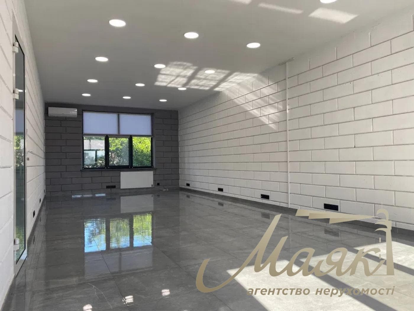 Оренда окремої будівлі площею 750 м² під офіс поруч із станцією метро «Осокорки», Дарницький район