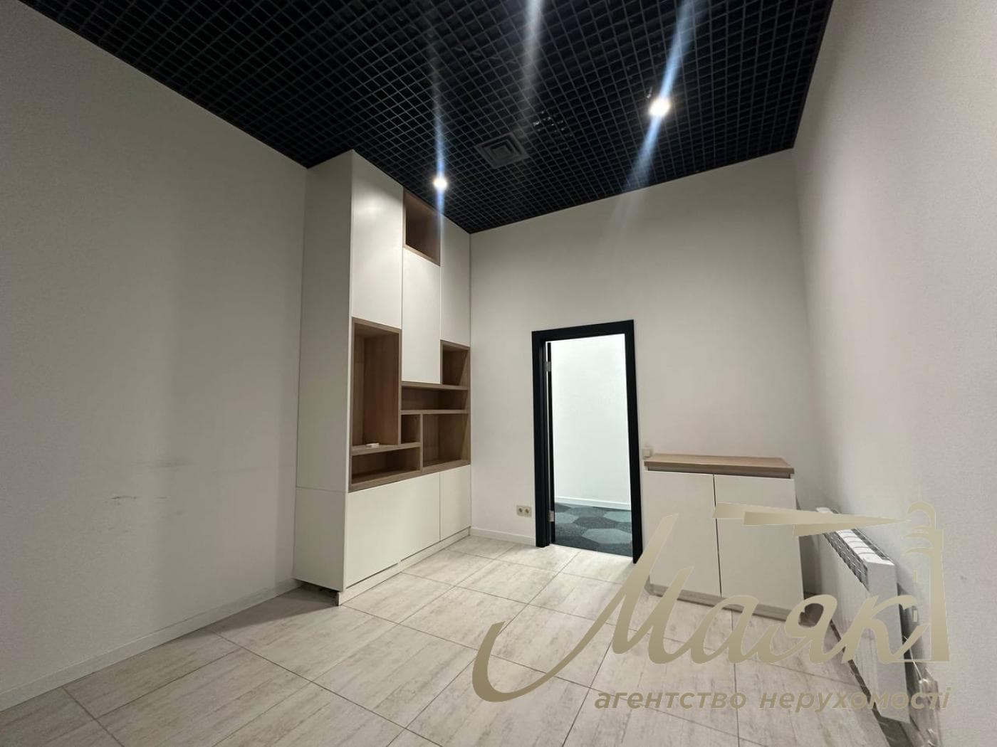 Оренда офісу площею 1 220 м² у бізнес-центрі на вул. Лаврській, Печерський район.