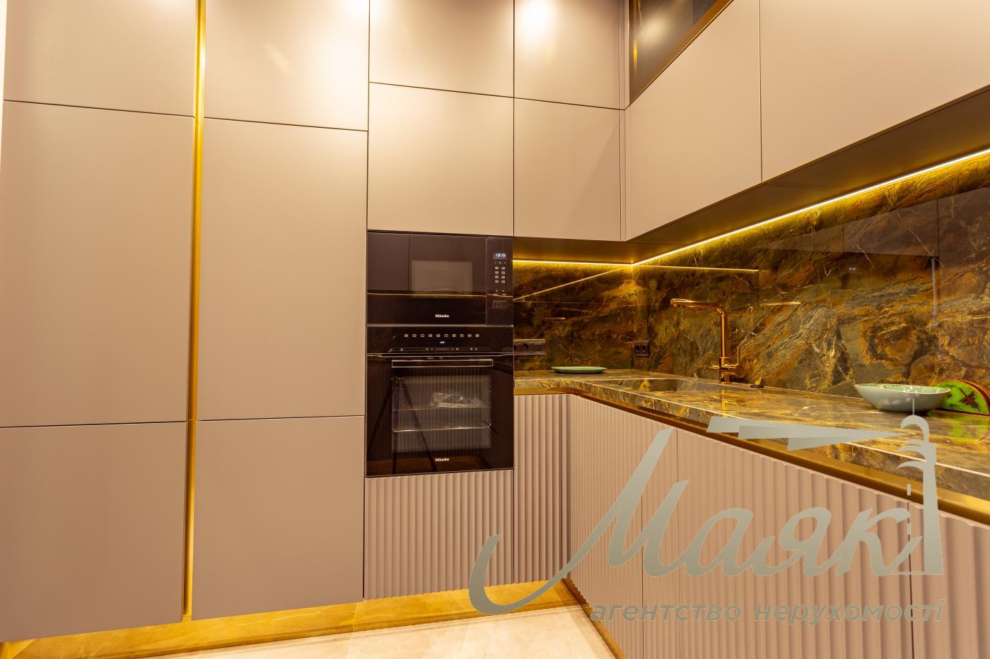 Продаж пентхауса 195 м² з терасою та дизайнерським ремонтом у ЖК Park Avenue VIP, Київ