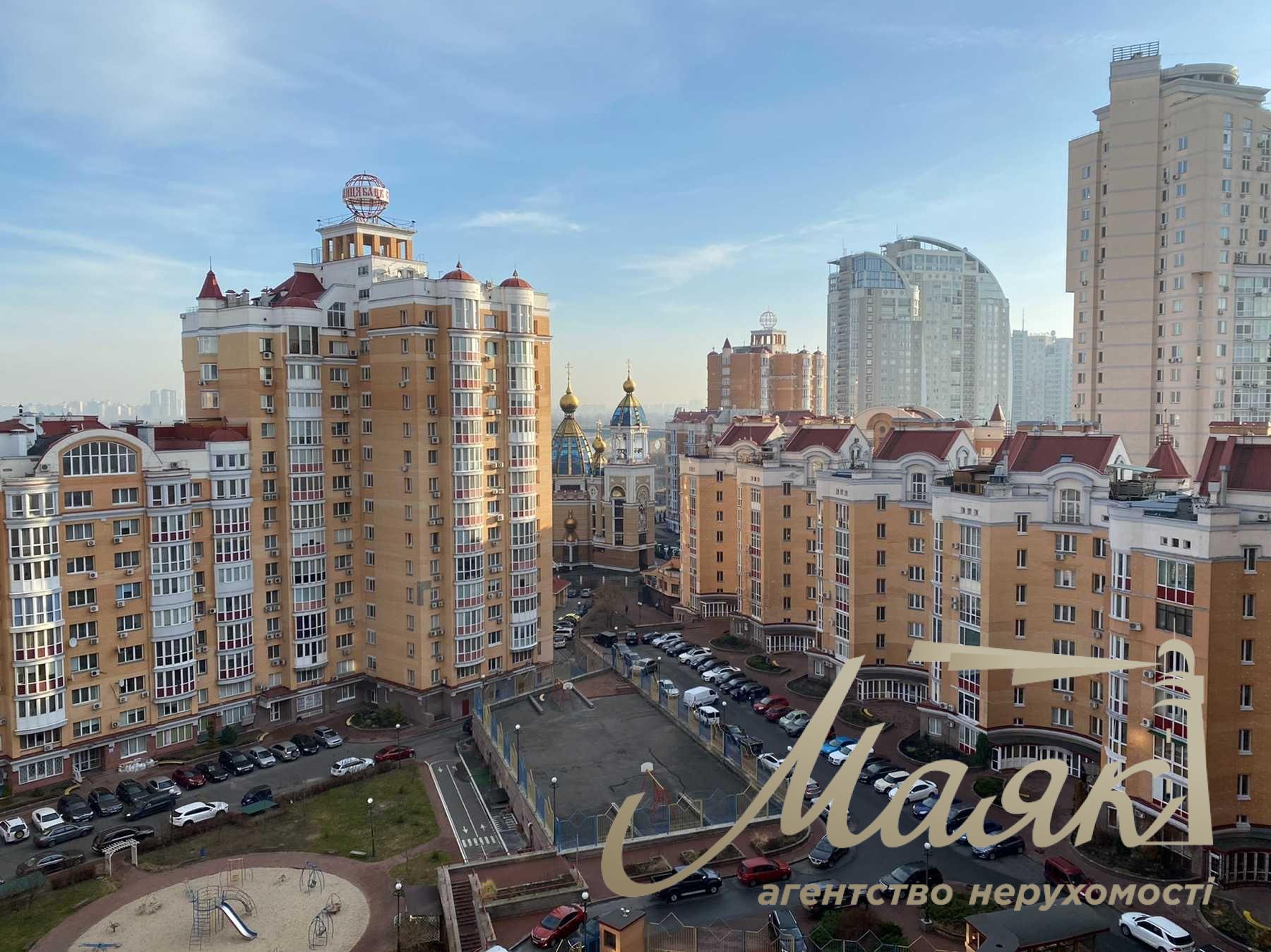 Sale three-level panoramic penthouse 327m2 in Obolonskyi Lipki, Ivasiuk Avenue, Obolon