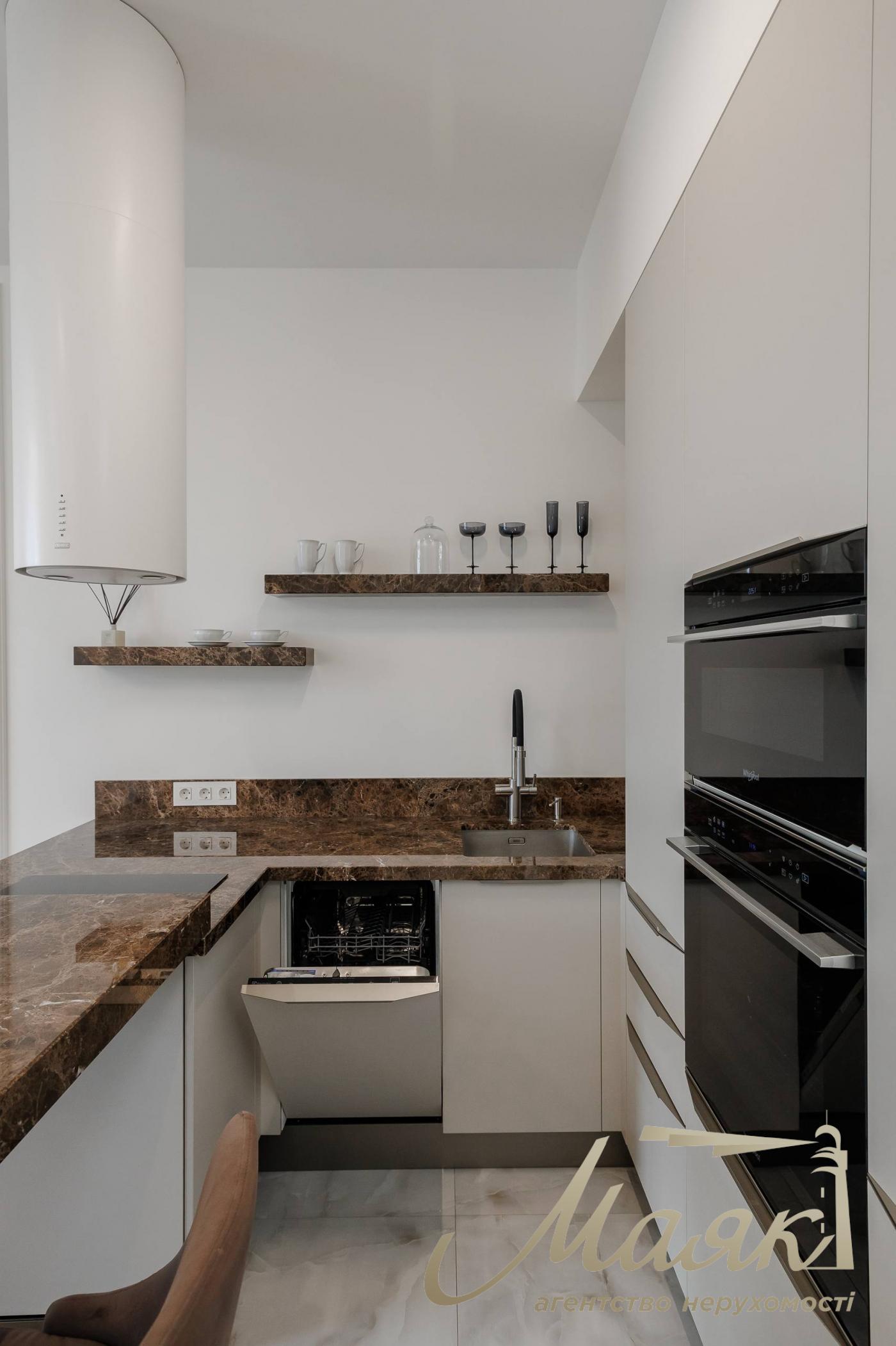 For sale 1k apartment 55 m², LCD "Novopecherskie Lipki", Verkhoglyada/Dragomirov str. 15B, Pechersk district