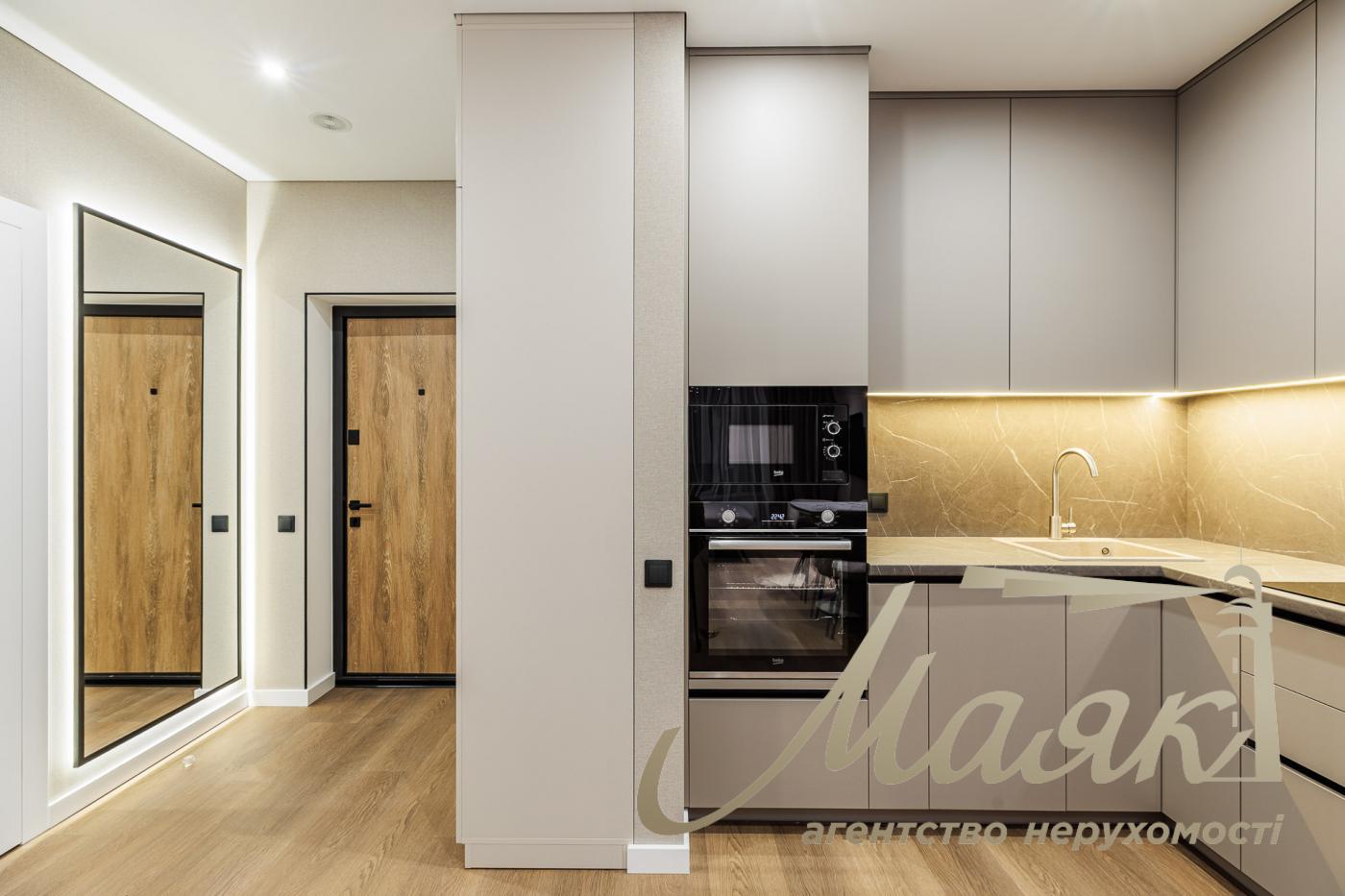 Продажа 1-комнатной квартиры с ремонтом ЖК Варшавский 3, Виноградарь, Киев