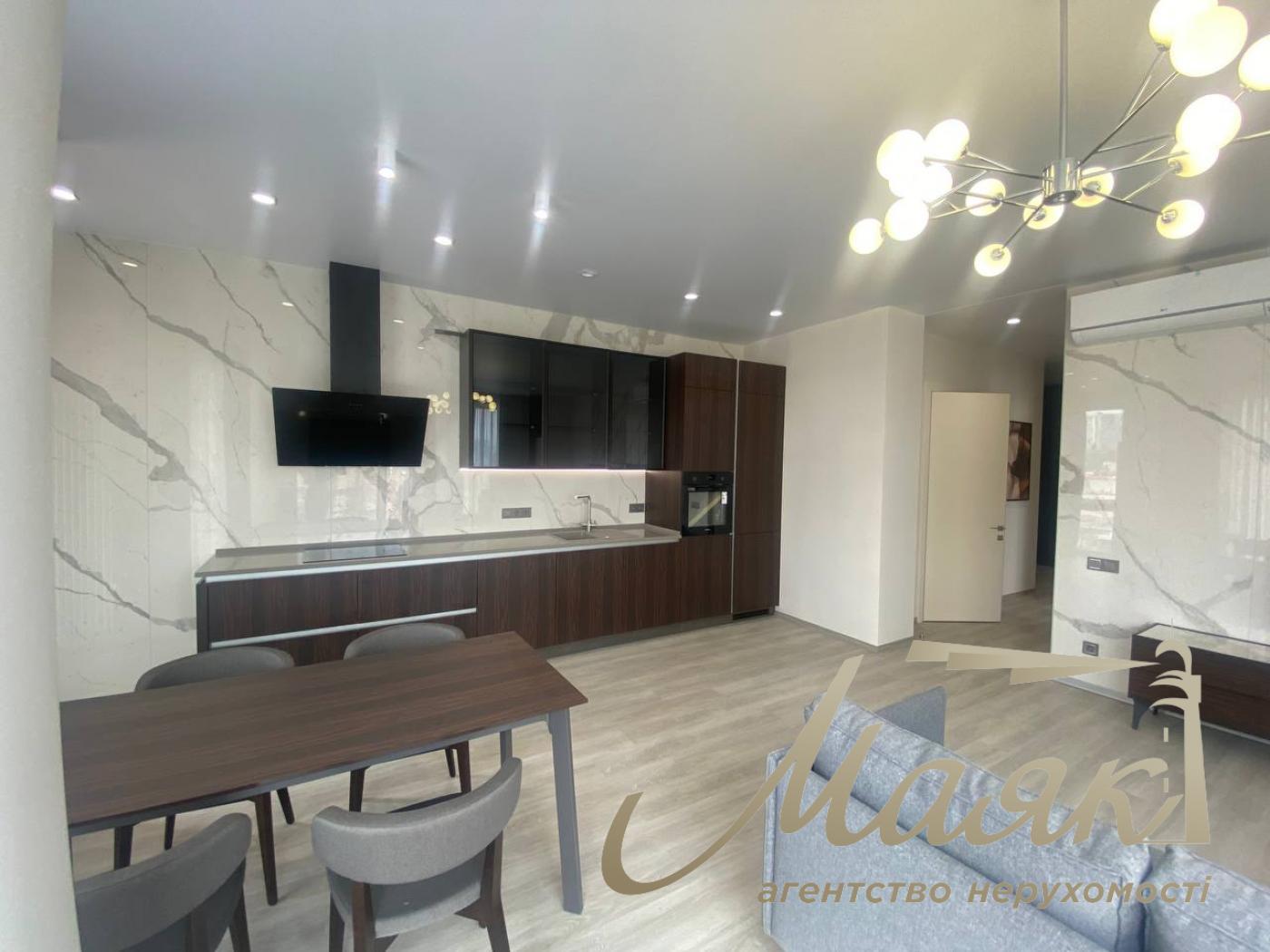 Rent of a 4-room apartment in the Atlantic residential complex at 118 Antonovycha Street, Palace of Ukraine.
