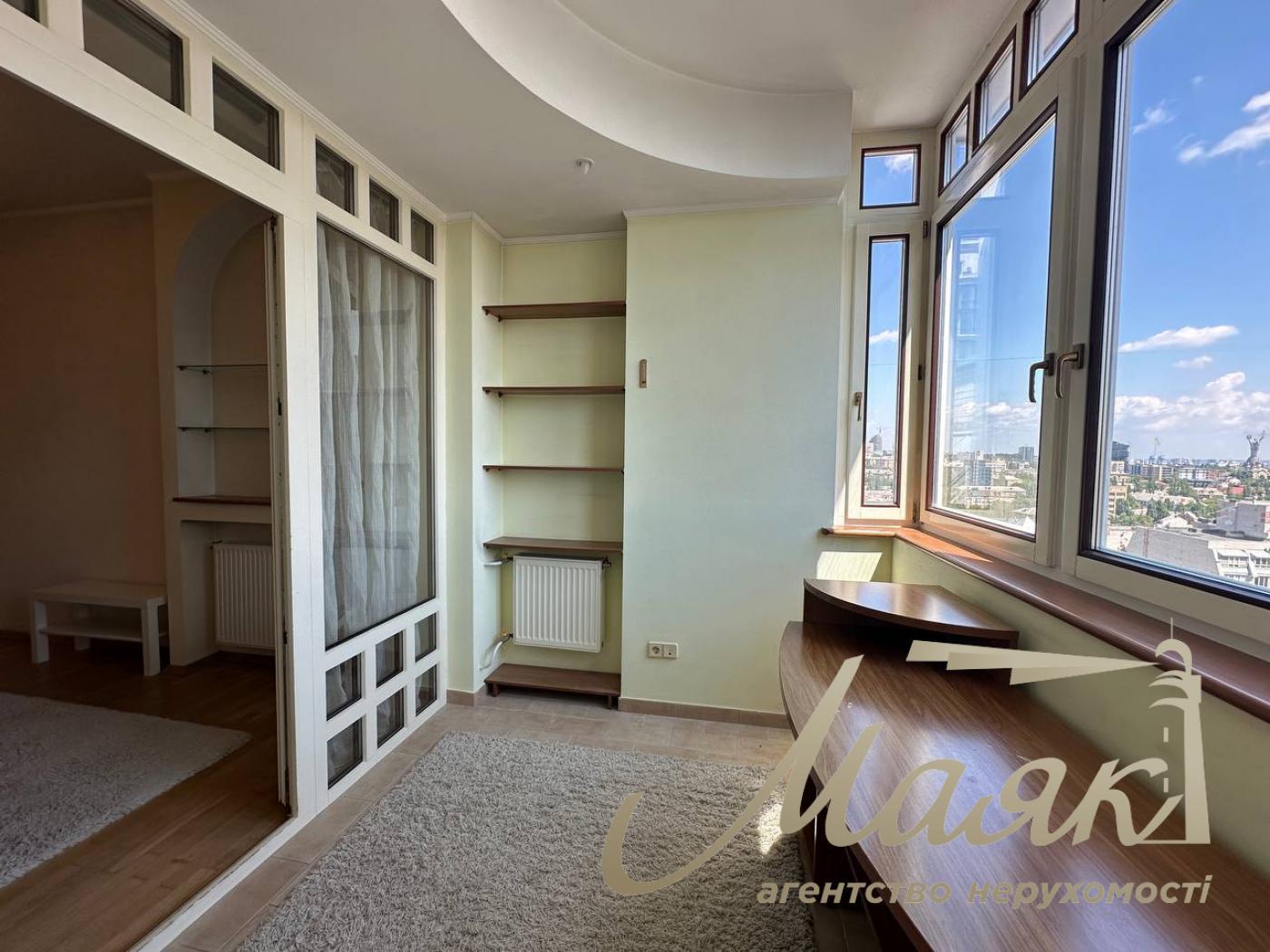 Оренда дворівневої квартири по вул.Верхогляда/Драгомирова 4, Печерський район.