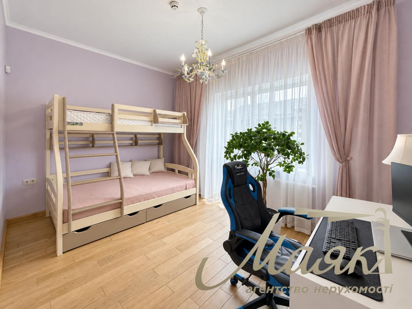 Продаж 3-поверхового будинку/таунхауса площею 95 м² з ремонтом у с. Ходосівка, Обухівський напрямок, Київська область, підвальне приміщення, газ.