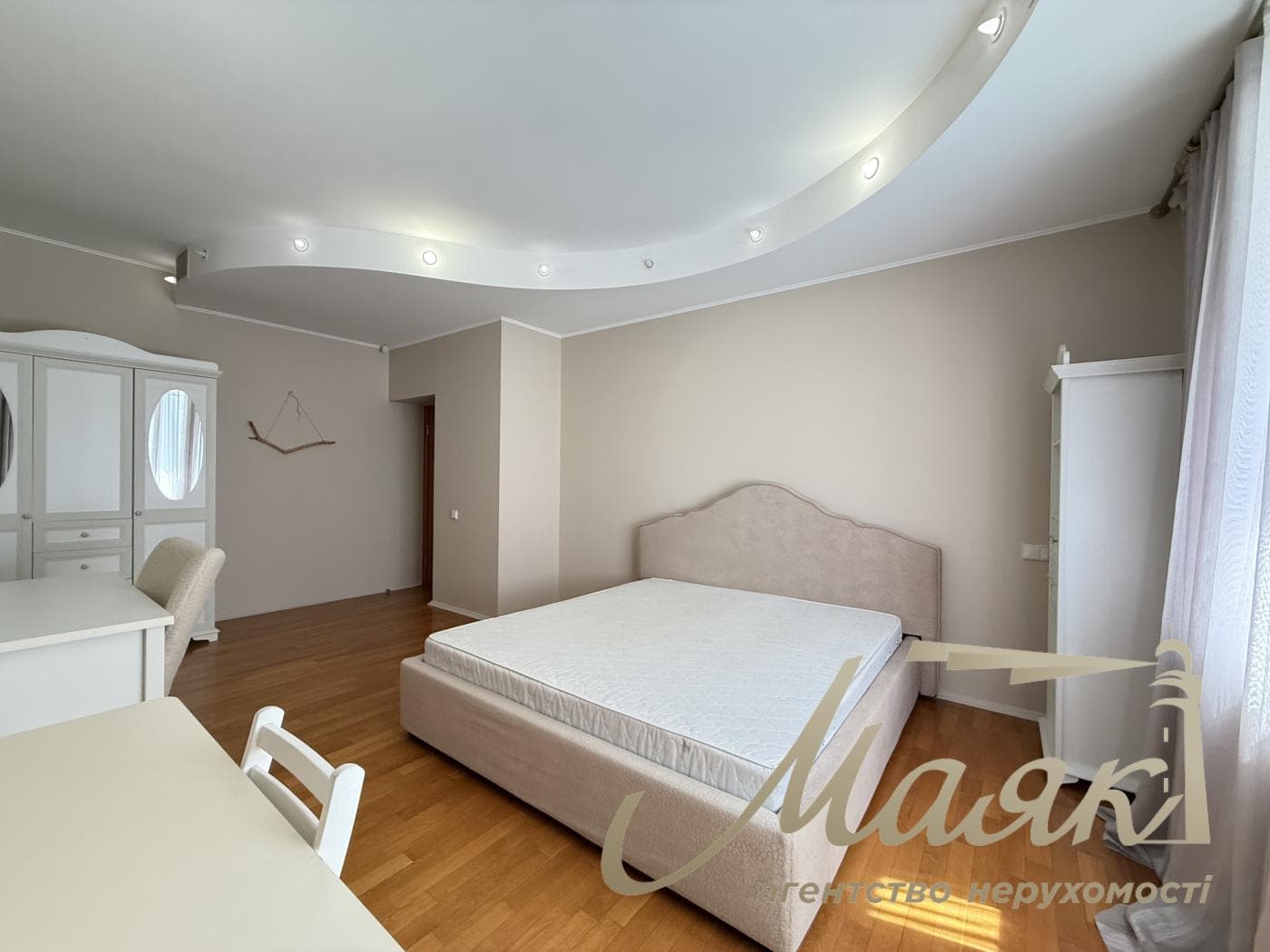 Продажа 3-х комнатной квартиры, Драгомирова, 4, Печерск, Центр!