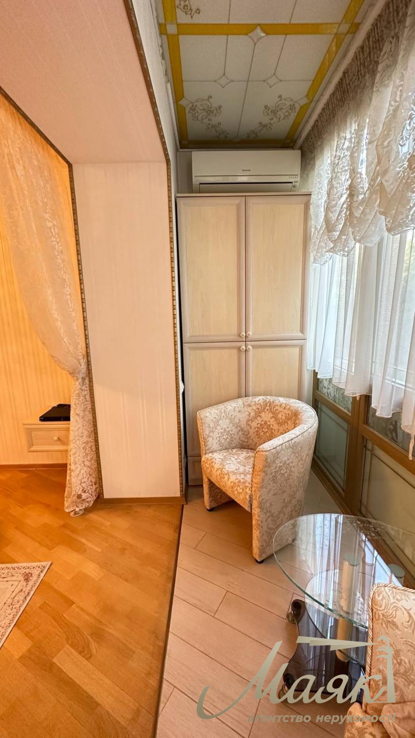 Rent 3-room apartment st. Shelkovichnaya, Lipki