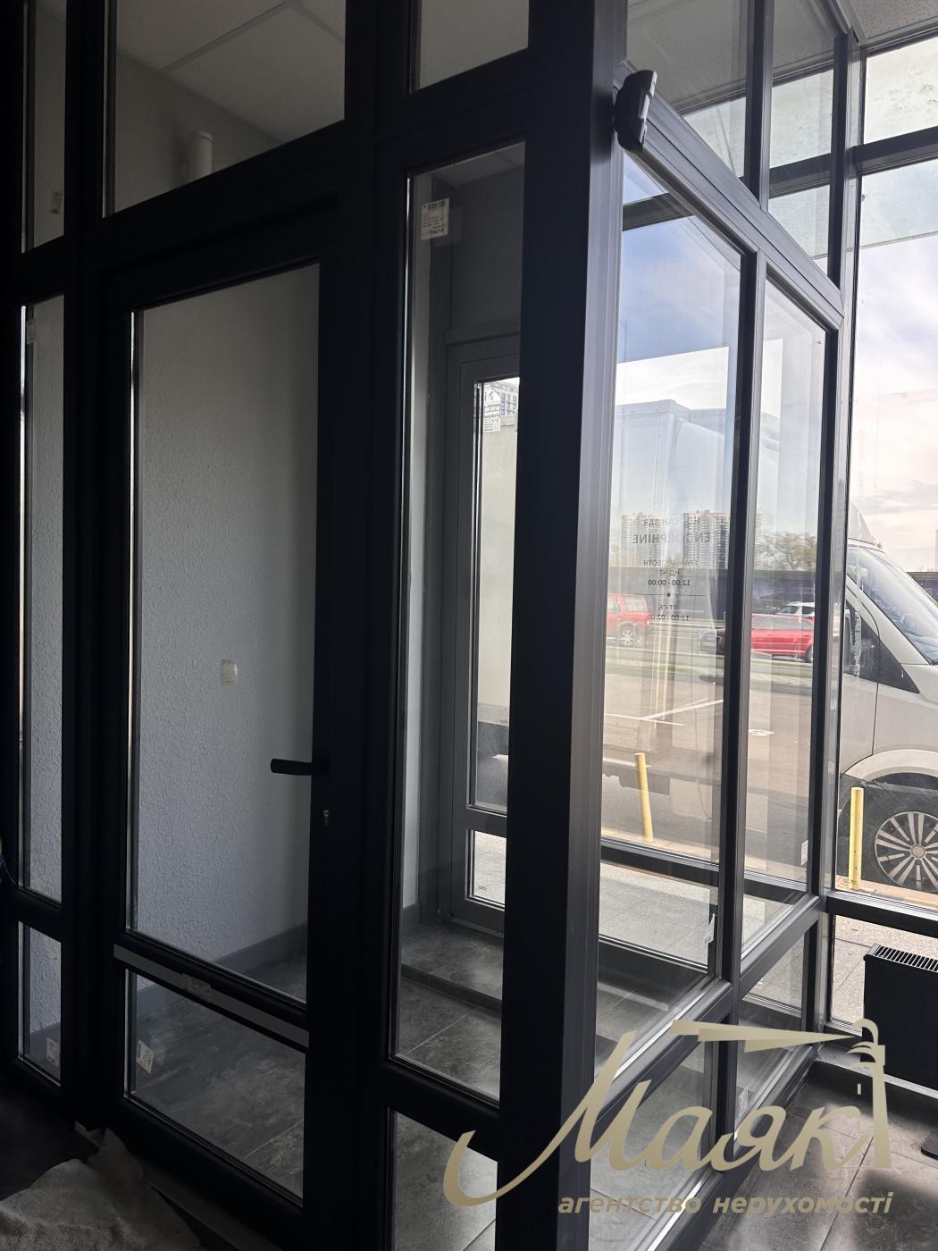 Оренда фасадного комерційного приміщення в ЖК River Stone, Осокорки.