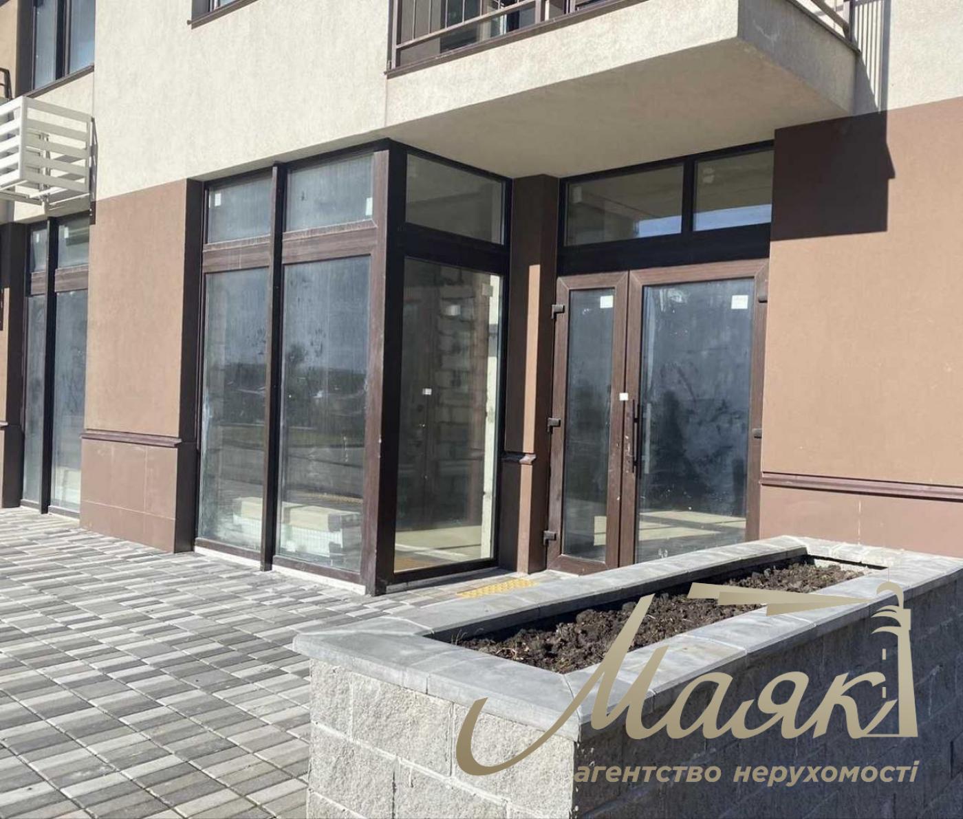 Rent of facade space 135m2 in residential complex Varshavsky