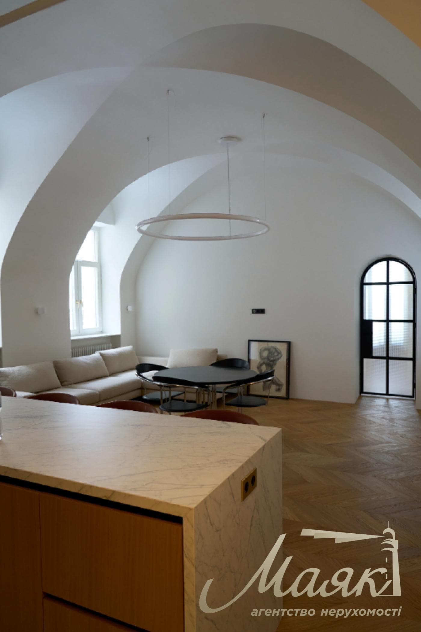 Rent 4-room apartment, stm. University, Ivan Franka str., 42, Center, Kiev