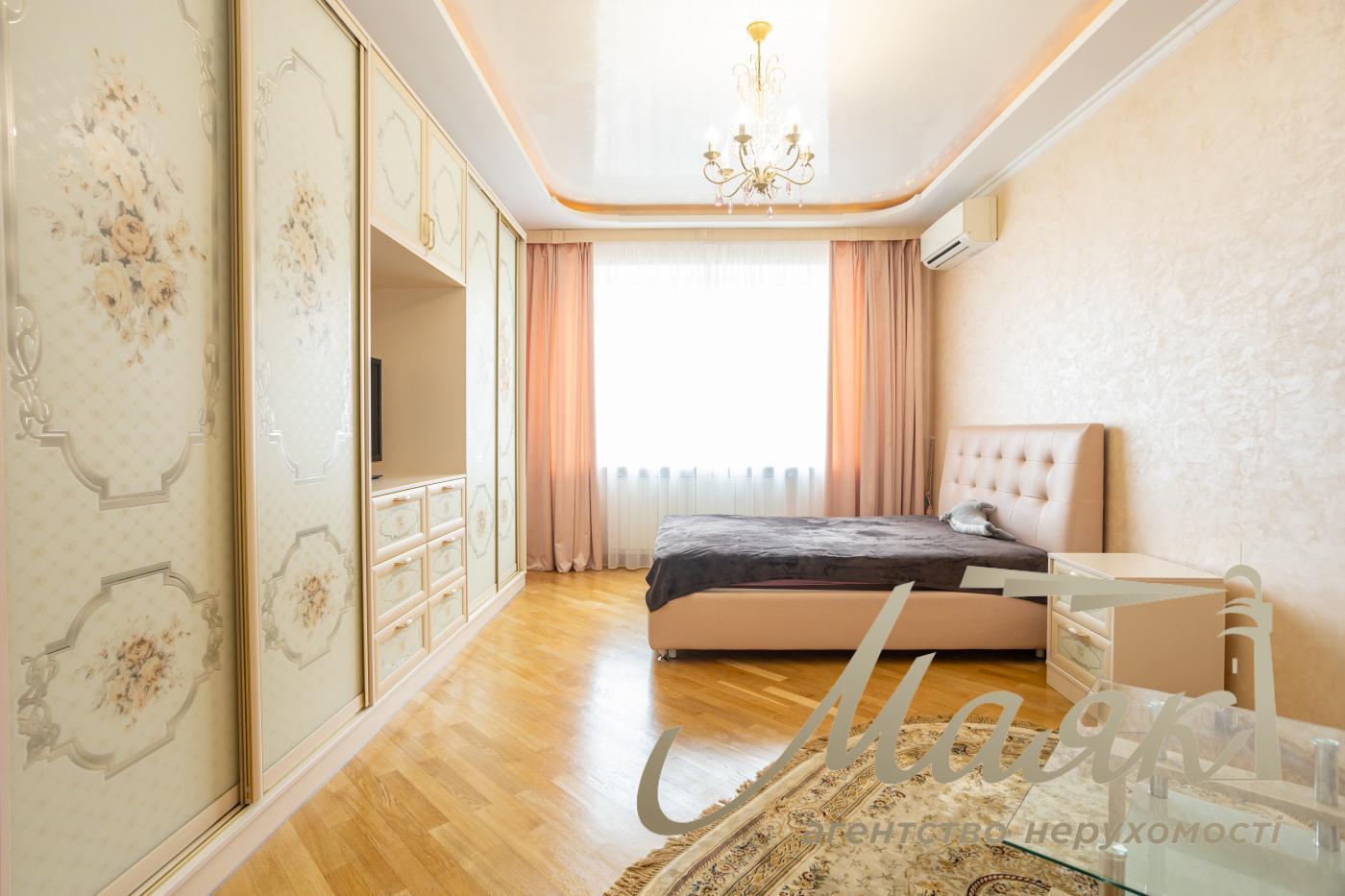 For sale 3 bedroom apartment Obolon, apartment for sale near the subway