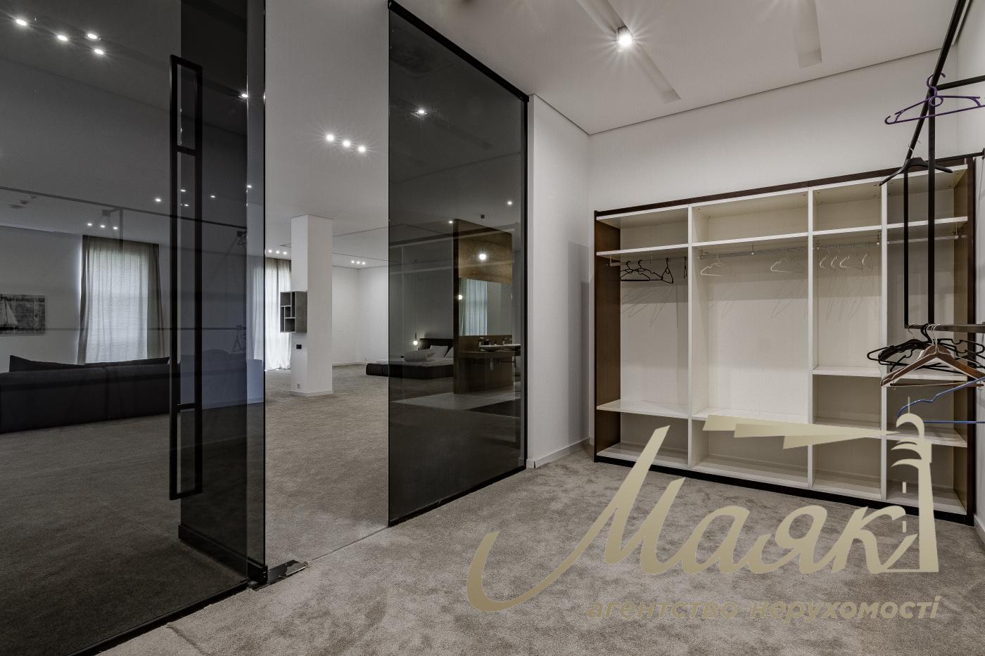 Оренда будівлі 3500м2 у с. с. Красне Перше, поруч із м. Обухів