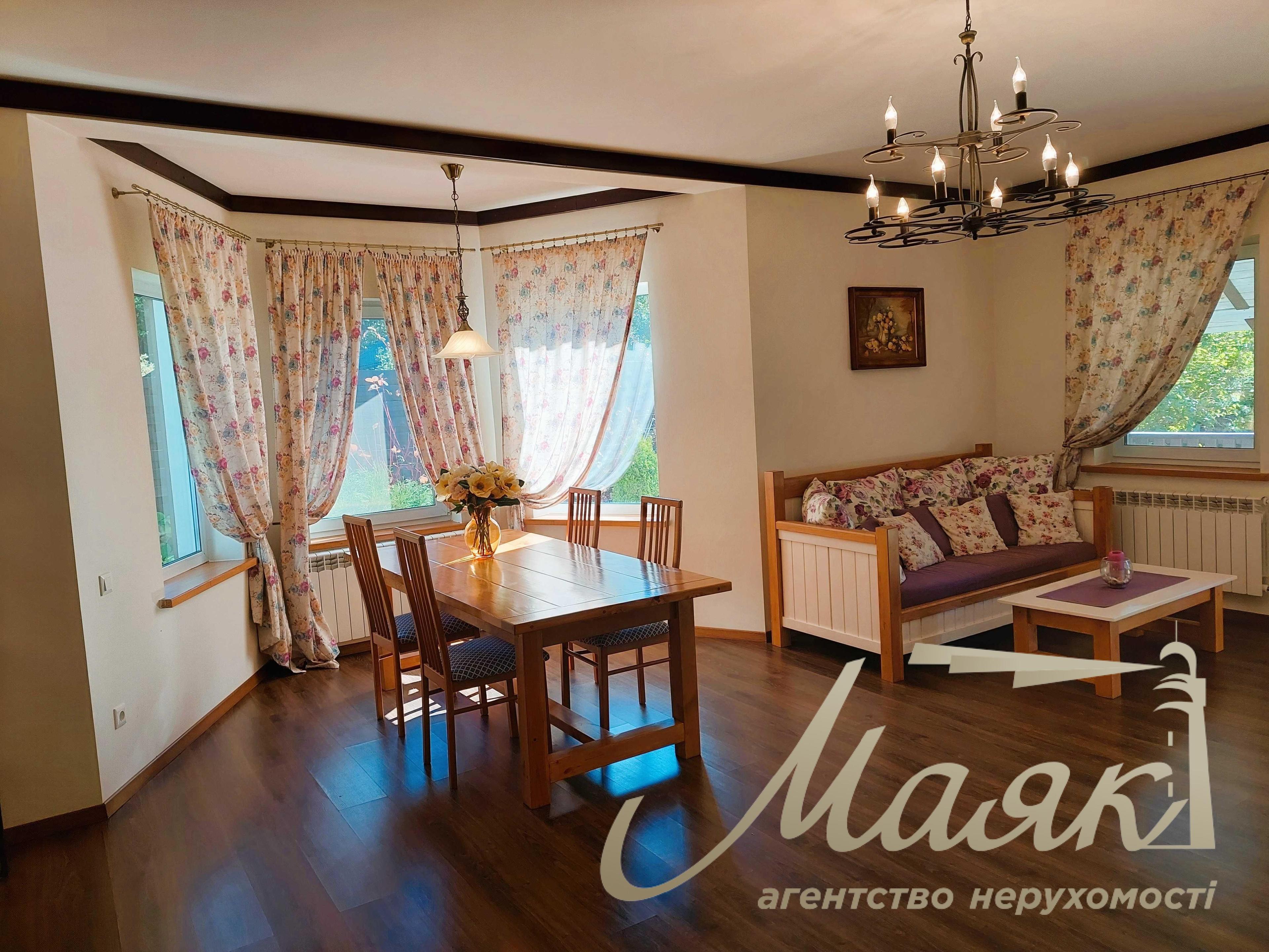 Продаж будинку з ремонтом 147м2 у Лісниках, біля озера.