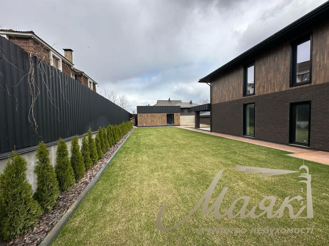 Продаж будинку в Ірпені, в закритому котеджному містечку Стоянка-2, з охороною і відеоспостереженням.