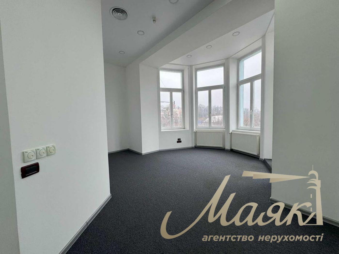 Office for rent 263 sq.m. in BC Europe