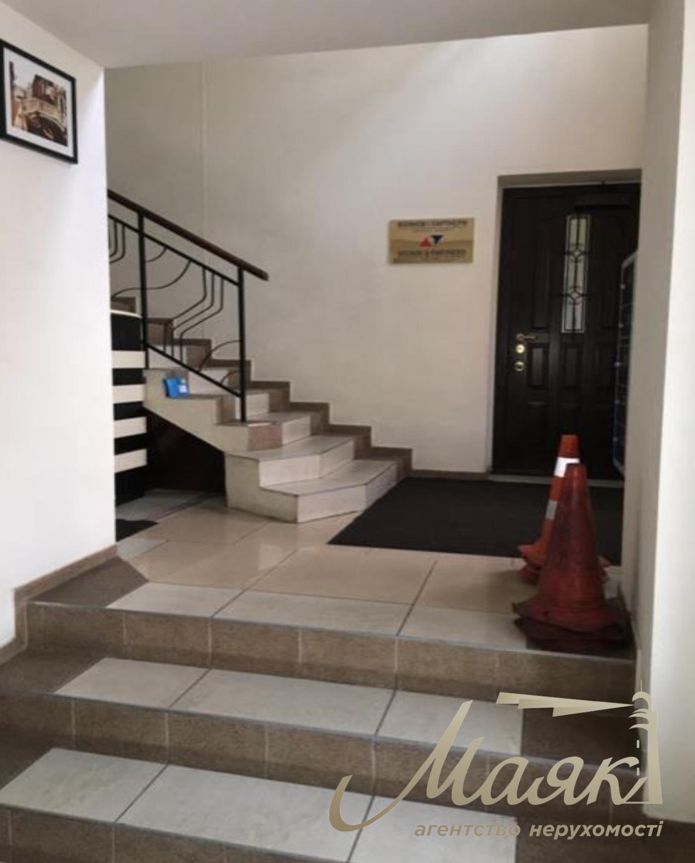 Продаж бізнес-центру на Подолі, вул. Ігорівська 14-А