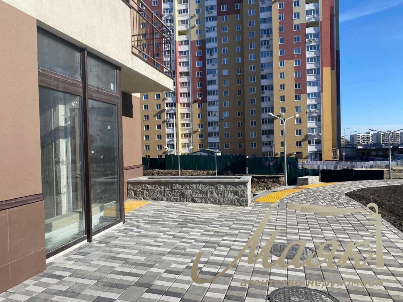 Rent of facade space 135m2 in residential complex Varshavsky