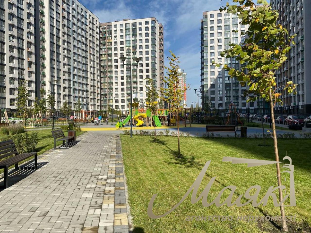 Продажа коммерческого помещения 122кв. ЖК Город цветов