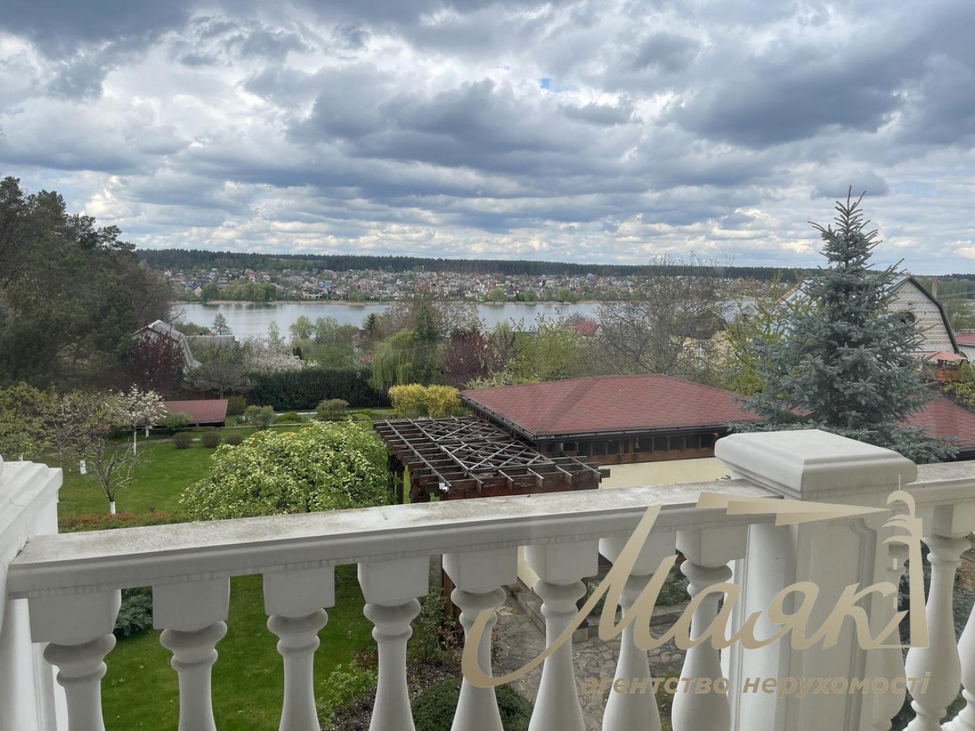 Продаж будинку 500 кв.м у Лісовому