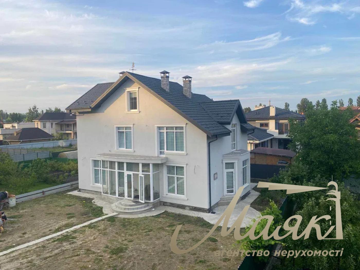 Sale of 3-storey house 240 sq.m. Obolon. Kyiv.