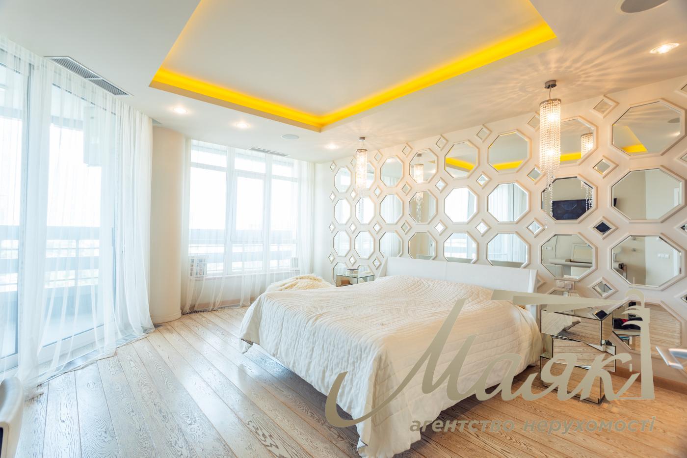Rent 180m2 view apartment in LCD Novopecherskie Lipki, Andriy Verkhoglyada/Dragomirov Street 5, Pechersk, Kyiv