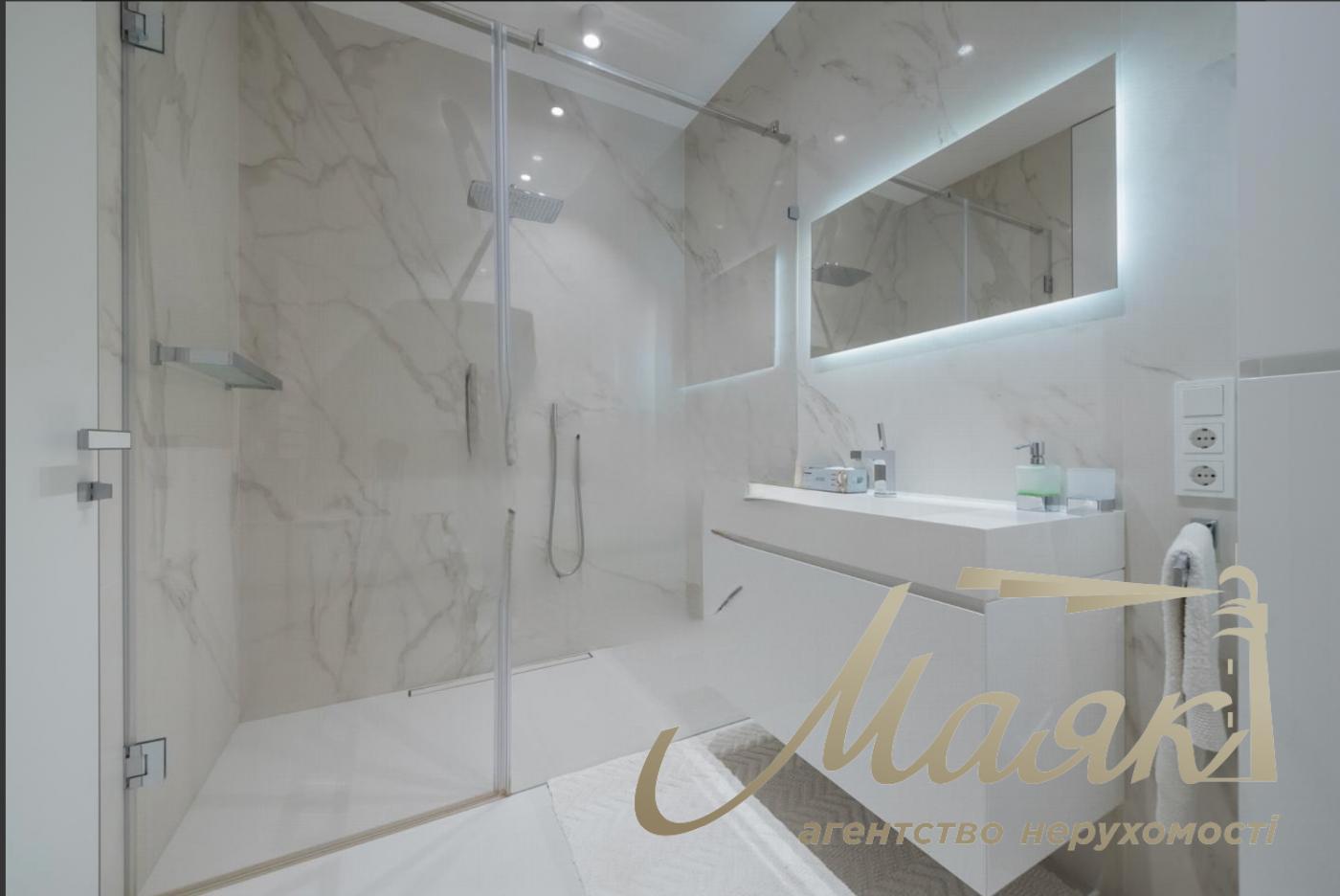 Rent 4-bedroom apartment 200m2 in LCD Novopecherskie Lipki, Andriy Verkhoglyada Street/Dragomirov Street, Pechersk, Kiev