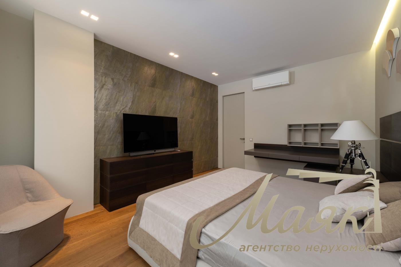 Продажа видовой однокомнатной квартиры,92 м2 в ЖК Бульвар Фонтанов Саперное Поле Печерск