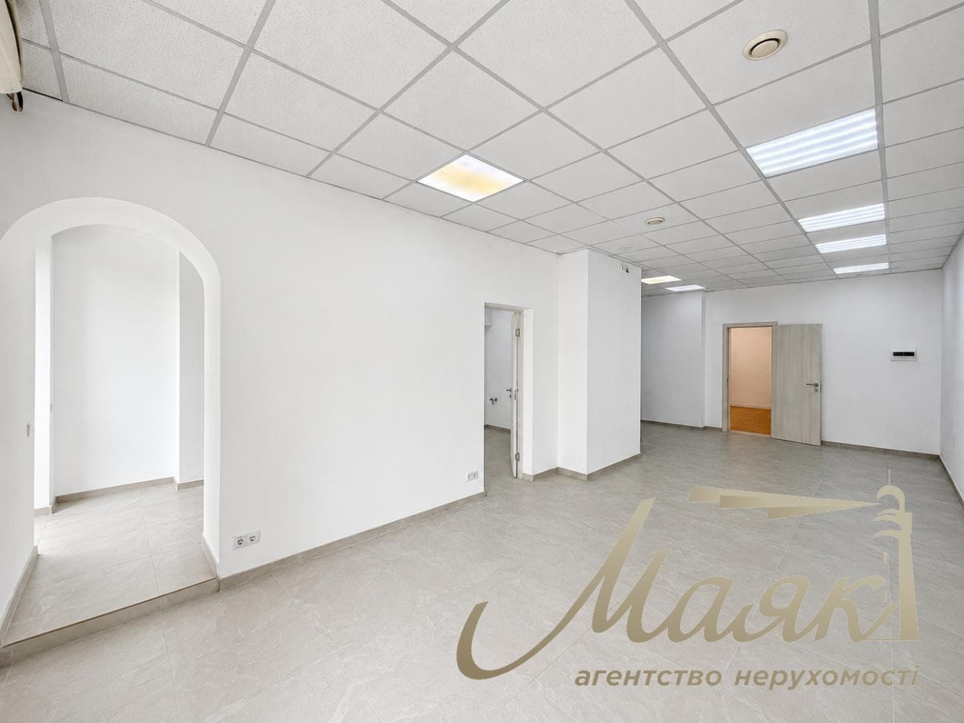Оренда фасадного приміщення 75 кв.м, вул. Антоновича 157. Центр. Київ