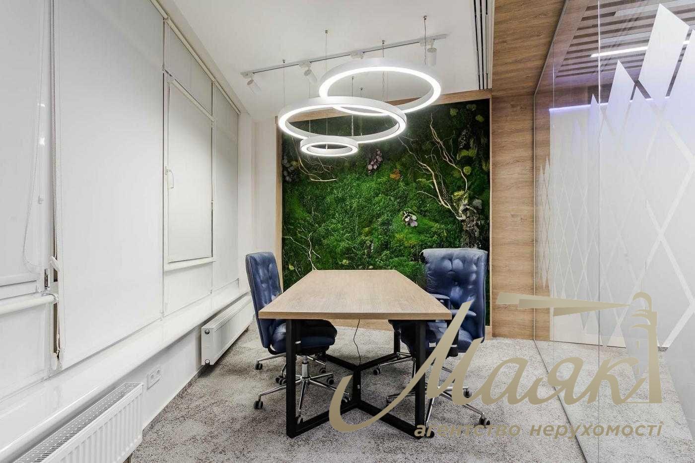 Office for rent 550 m2 in the center, metro station Arsenalna BC class A