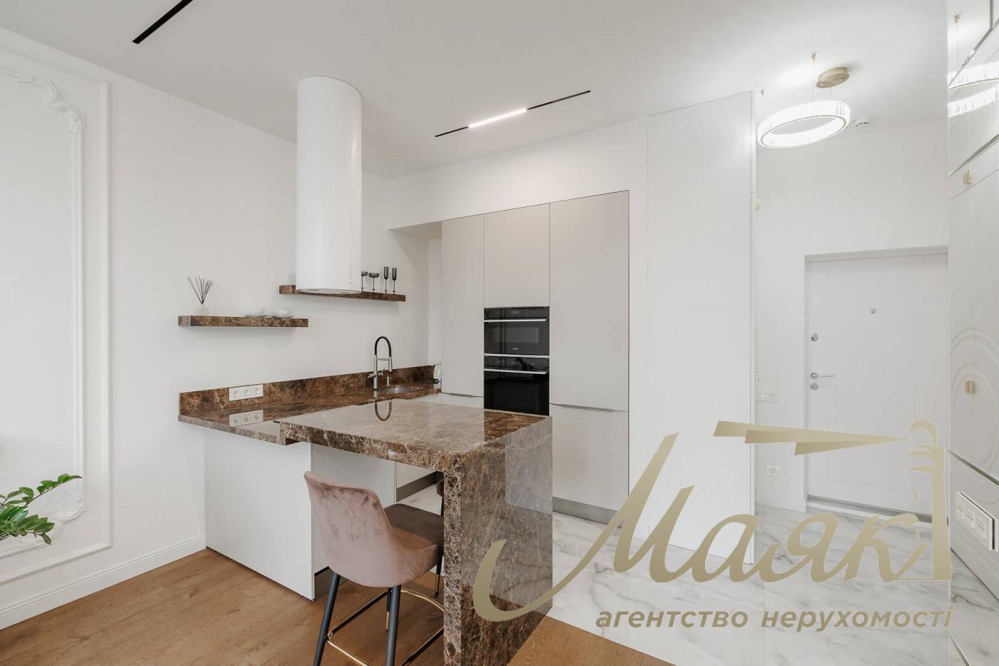For sale 1k apartment 55 m², LCD "Novopecherskie Lipki", Verkhoglyada/Dragomirov str. 15B, Pechersk district
