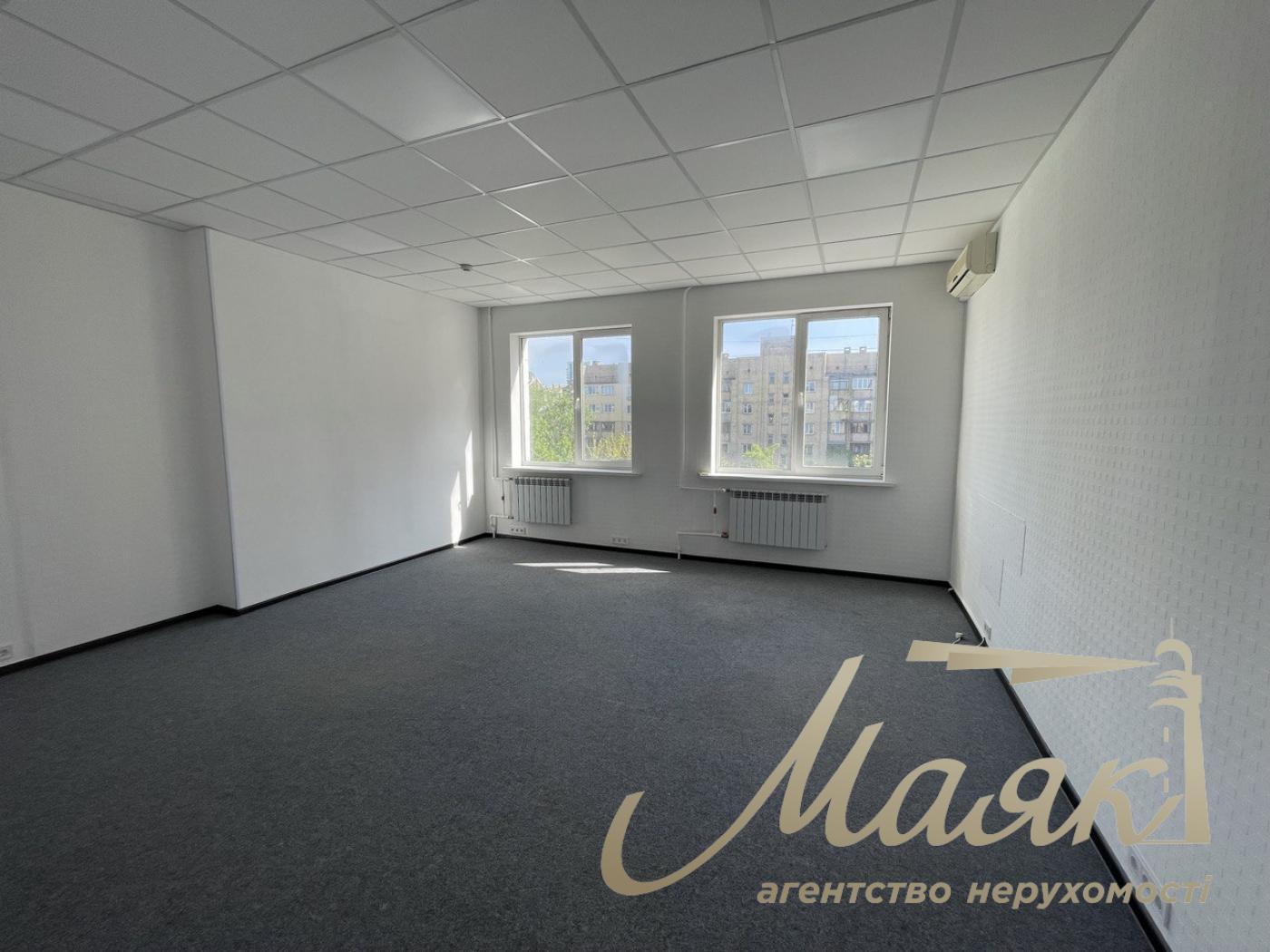 Office space for rent 150m2 in the center, Lvivska square