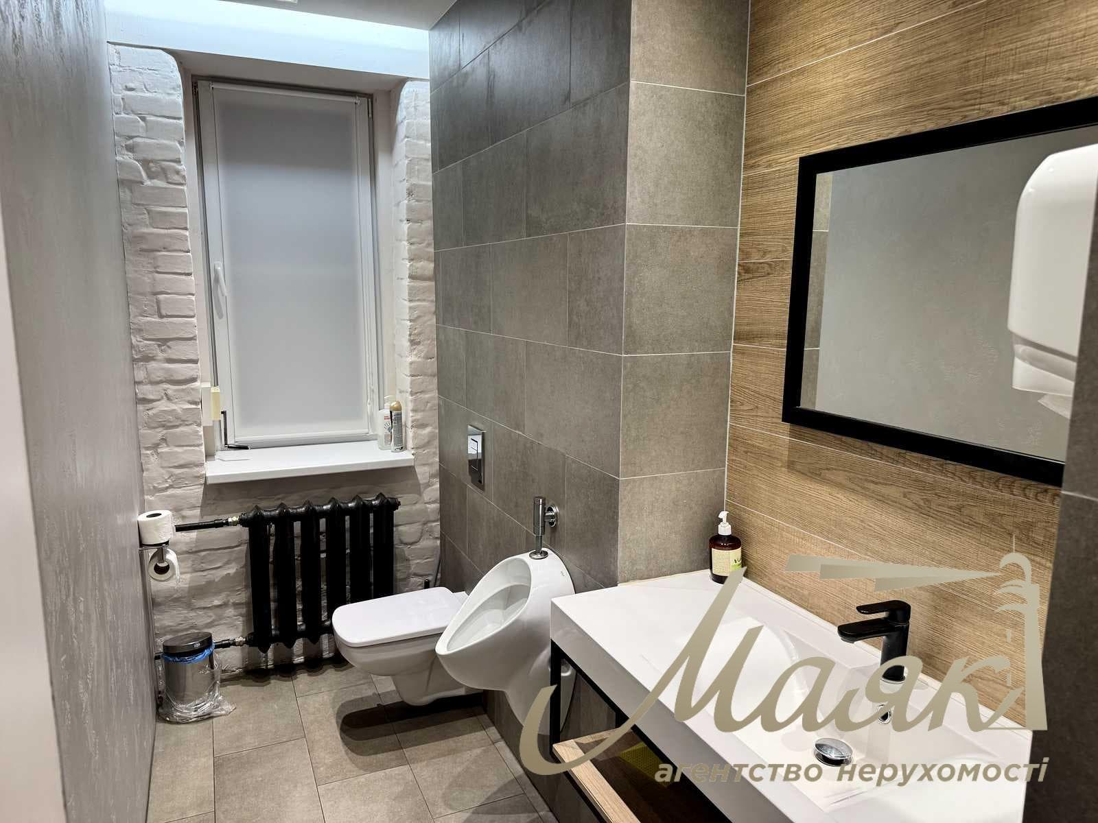 Оренда офісного приміщення (272 м²) у центрі, вул. Шовкова, 7-А