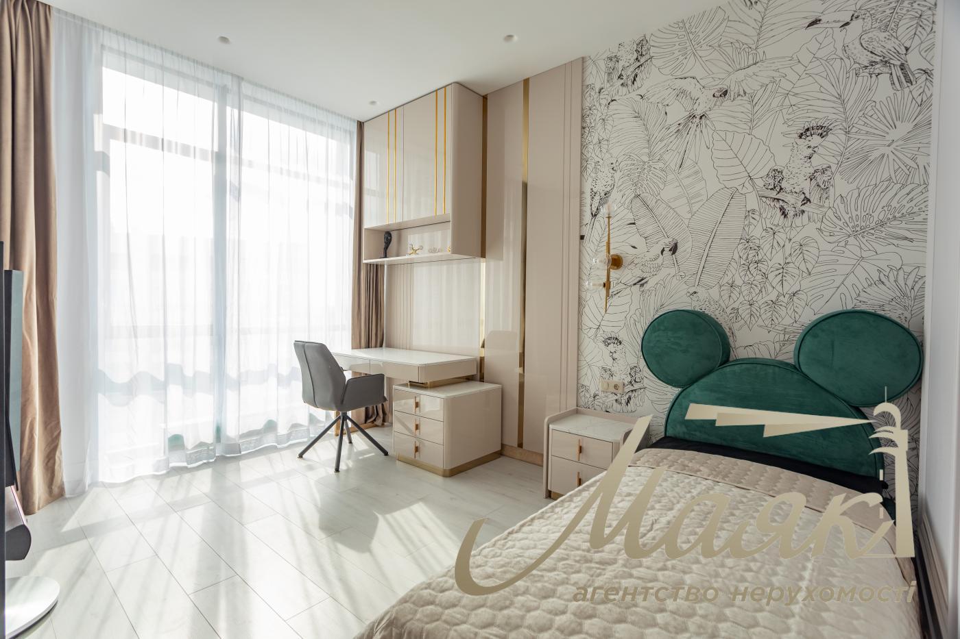 Продаж пентхауса 195 м² з терасою та дизайнерським ремонтом у ЖК Park Avenue VIP, Київ