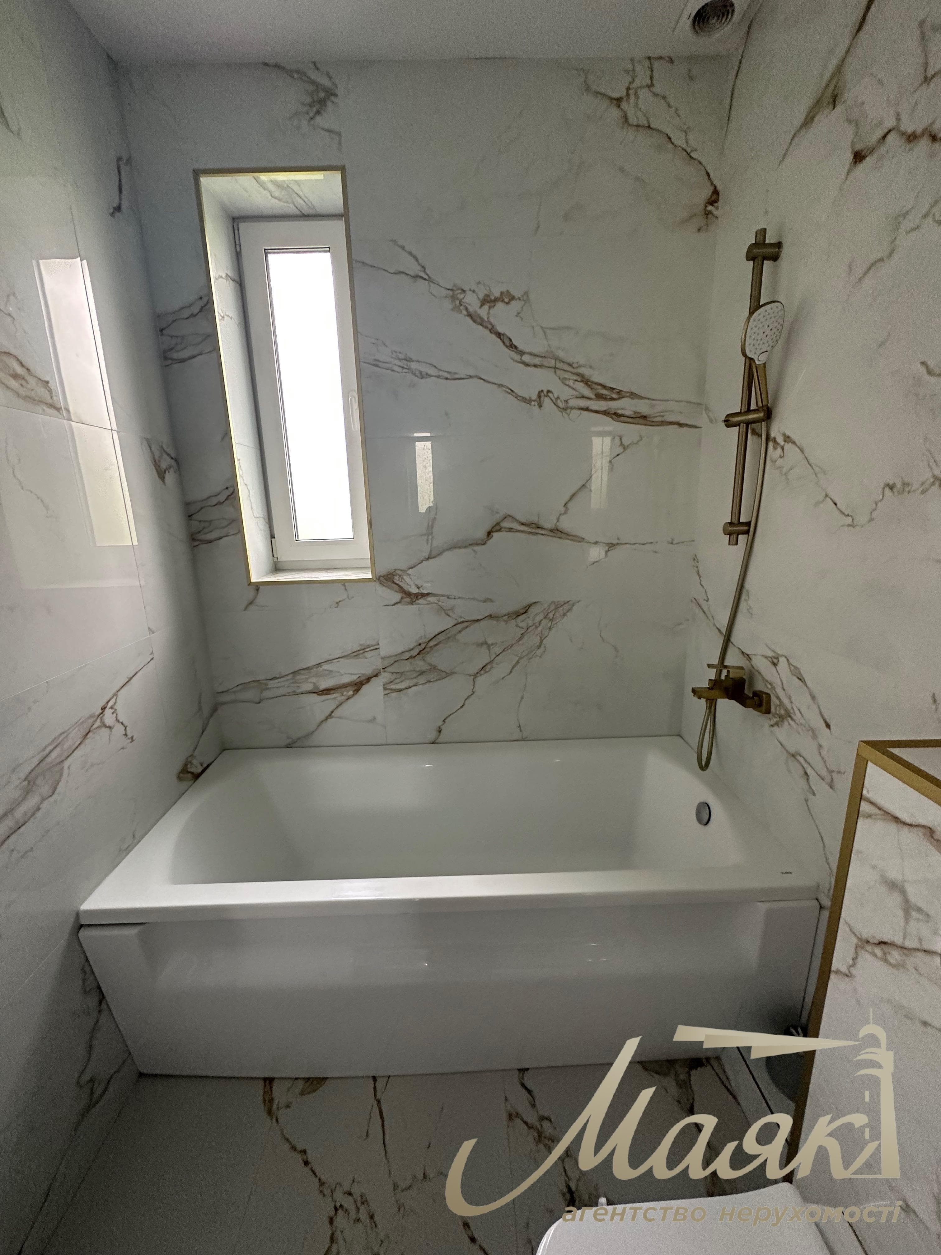 Оренда 2-поверхового будинку площею 250 м², Гатне