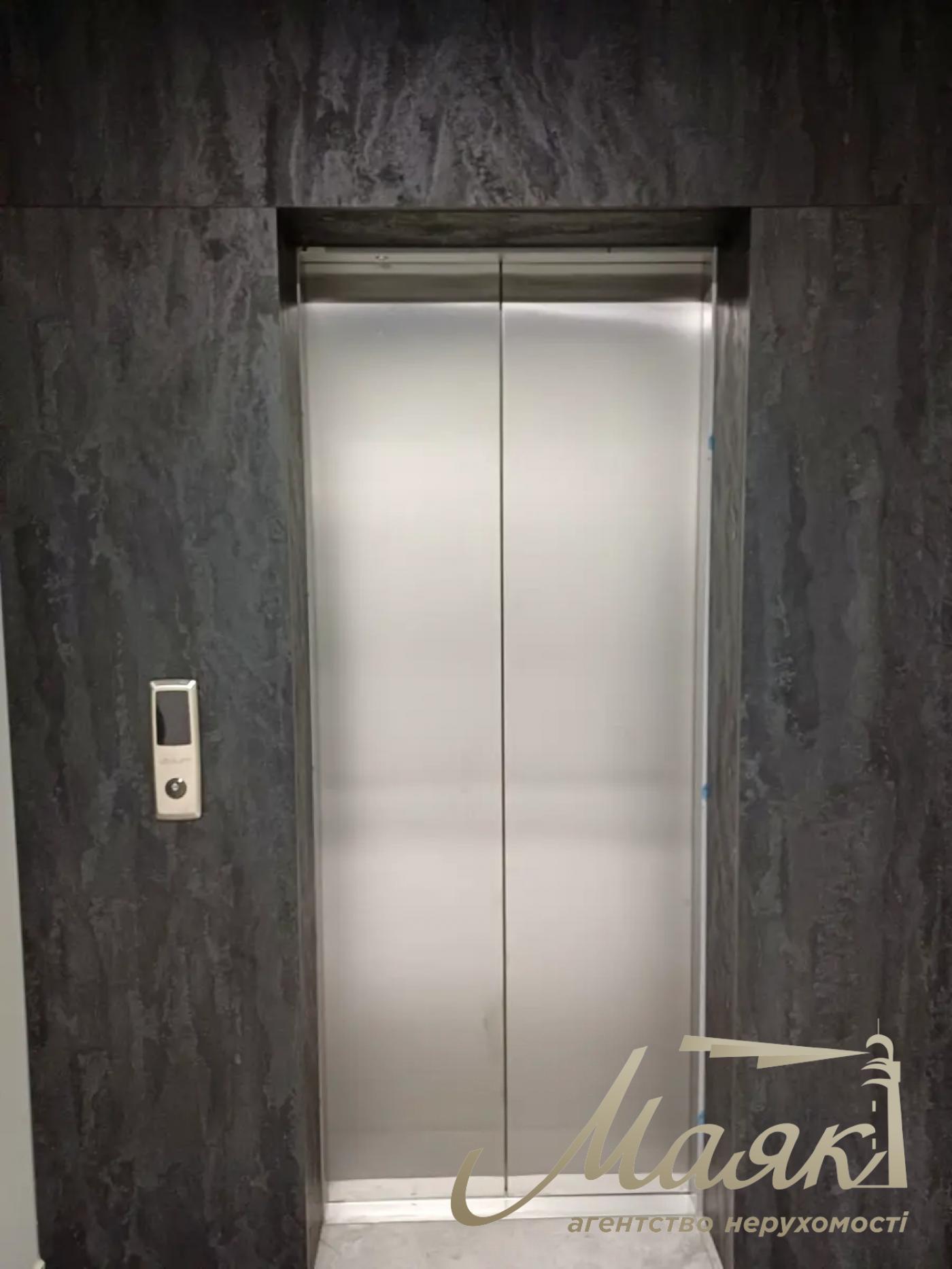 Оренда офісу 940м2 по вул.Преображанська 25, Солом'янський район.